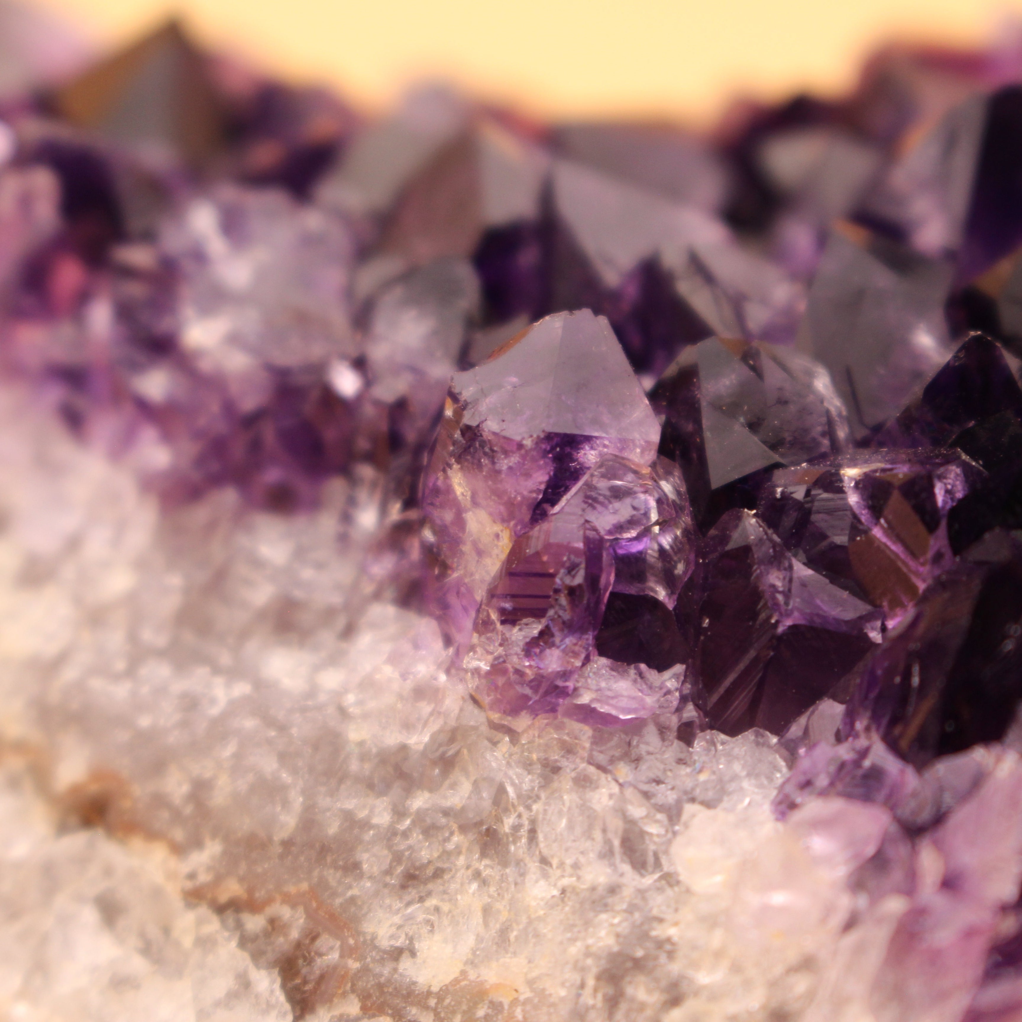 Amethyst-Cluster aus Uruguay – Naturkristall für Ruhe & spirituelle Tiefe