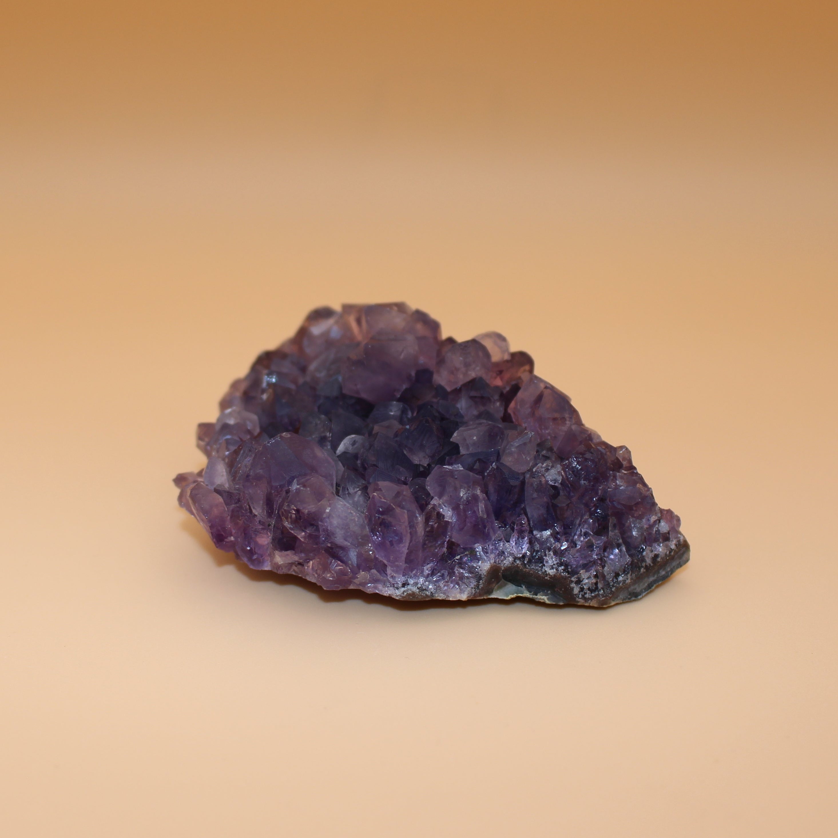Amethyst-Cluster aus Uruguay – Naturkristall für Ruhe & spirituelle Tiefe
