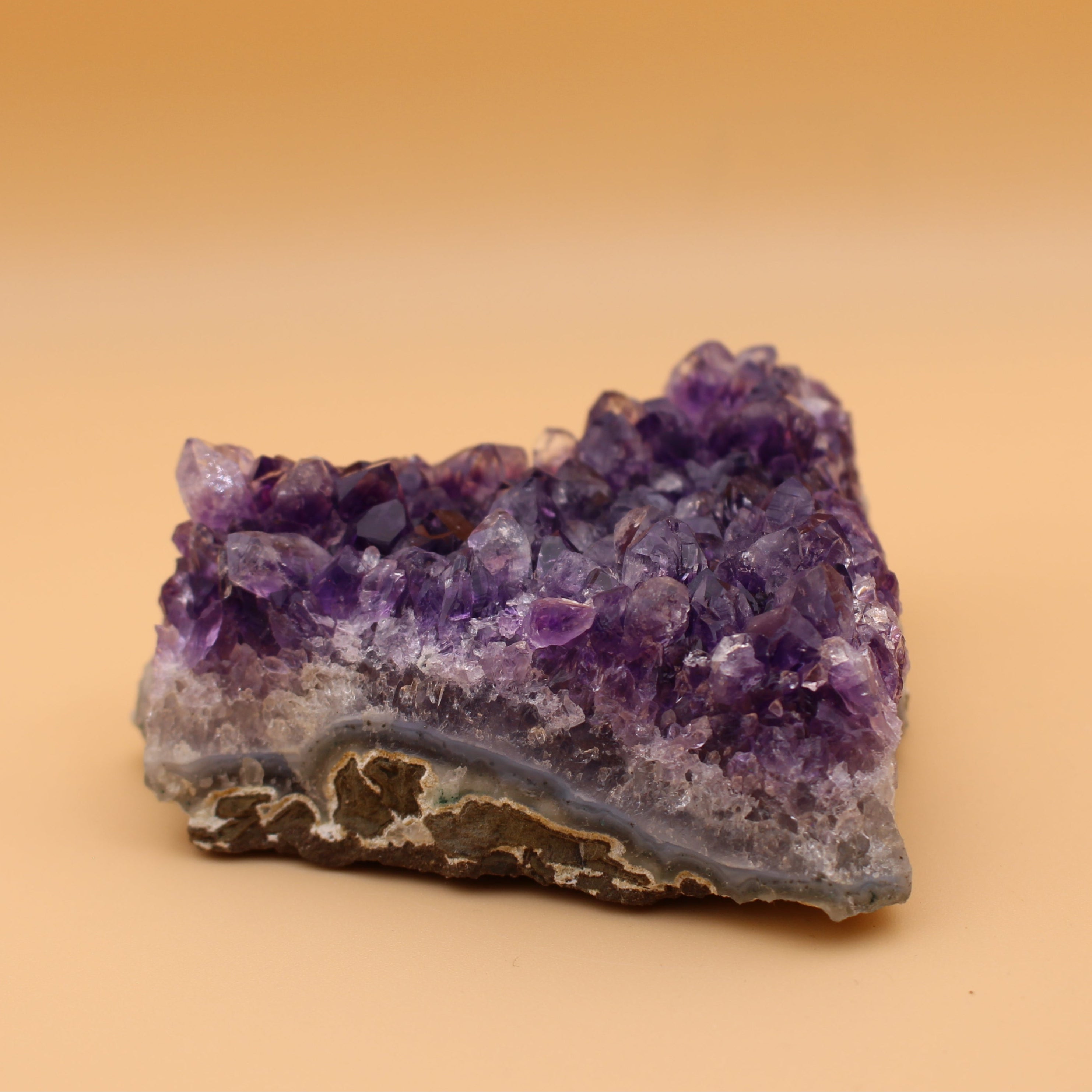 Amethyst-Cluster aus Uruguay – Naturkristall für Ruhe & spirituelle Tiefe