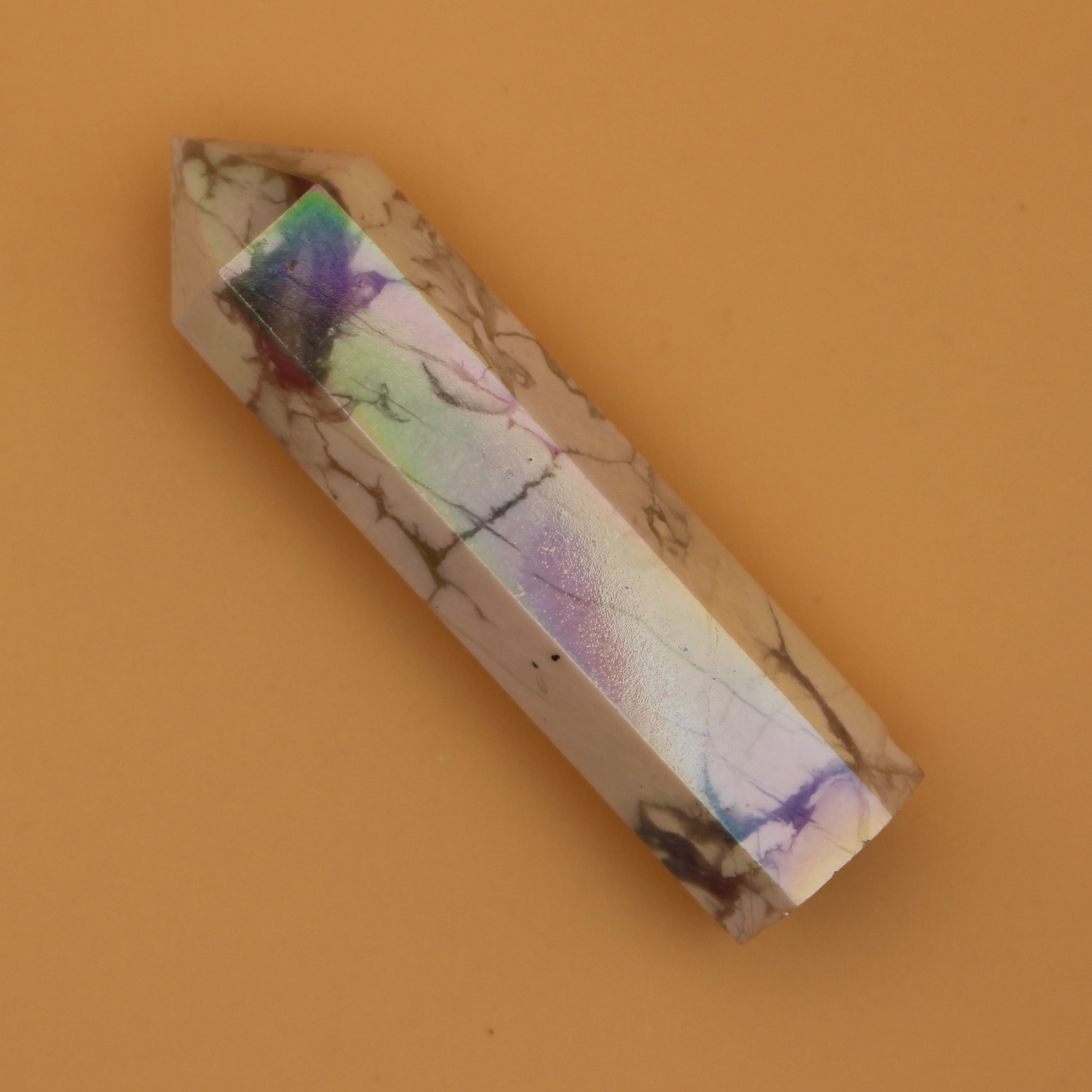 Aura Howlith Turm – Schimmernder Begleiter für innere Ruhe & spirituelle Klarheit