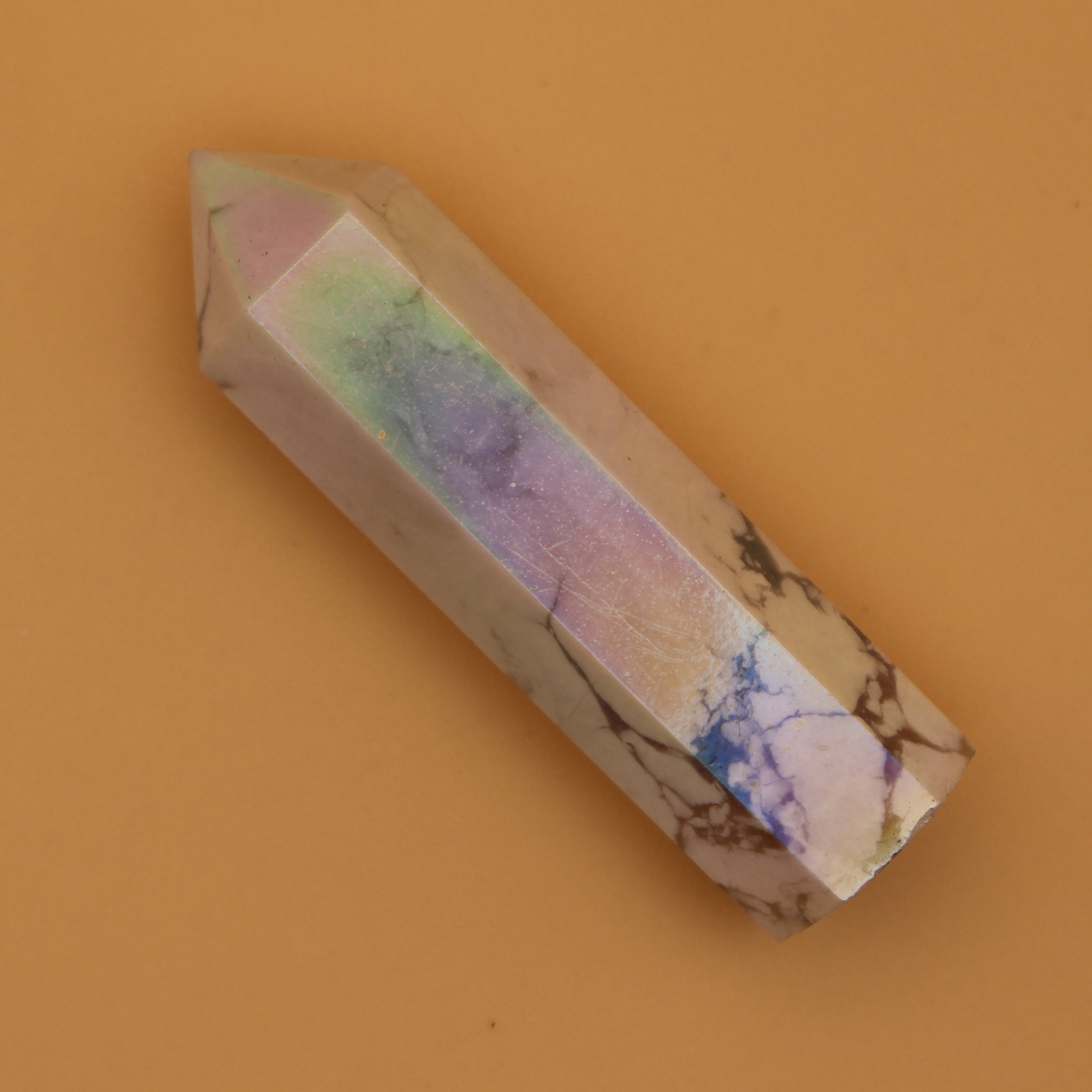 Aura Howlith Turm – Schimmernder Begleiter für innere Ruhe & spirituelle Klarheit