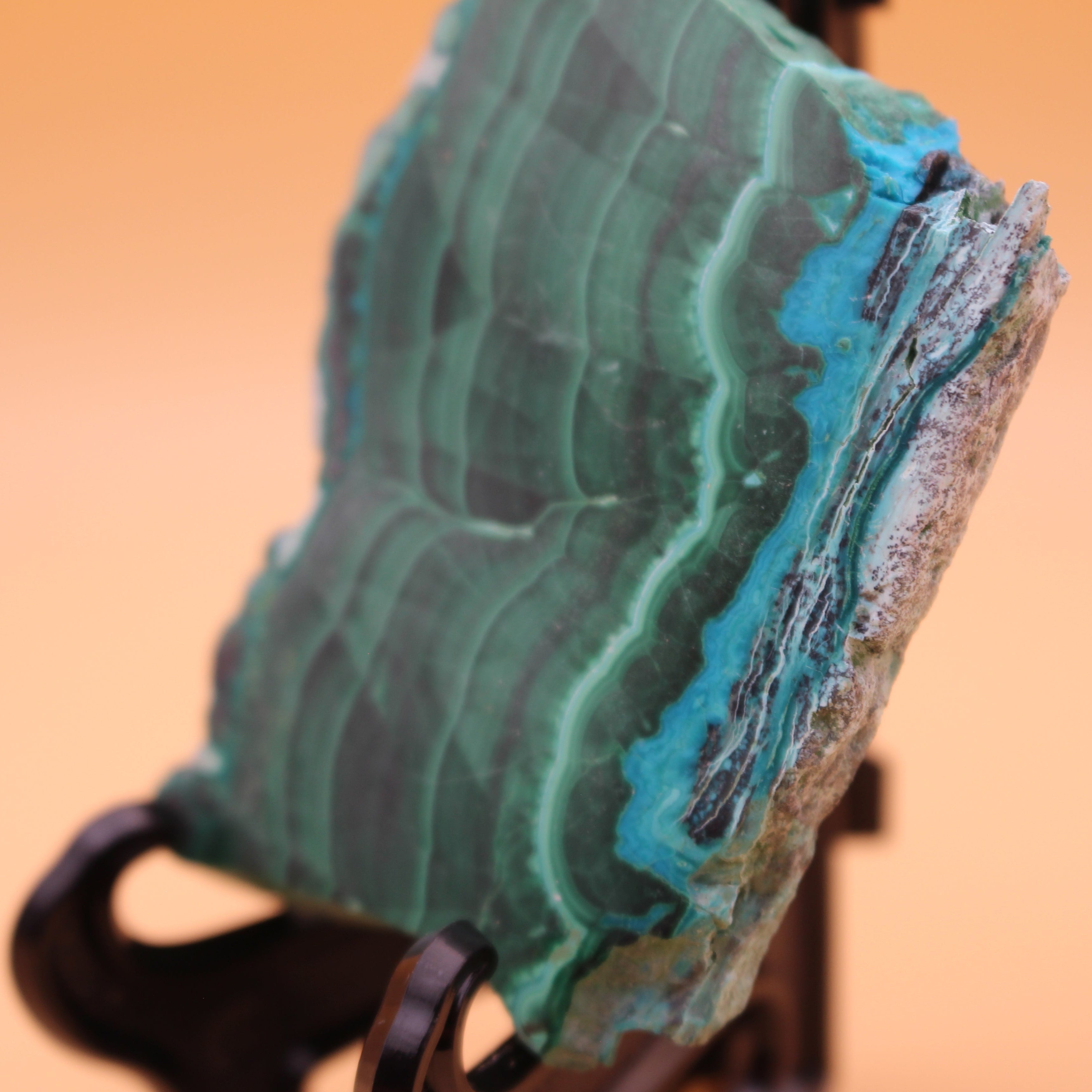 Chrysocolla Platte – Türkisgrüne Kunstwerke & energetische Balance