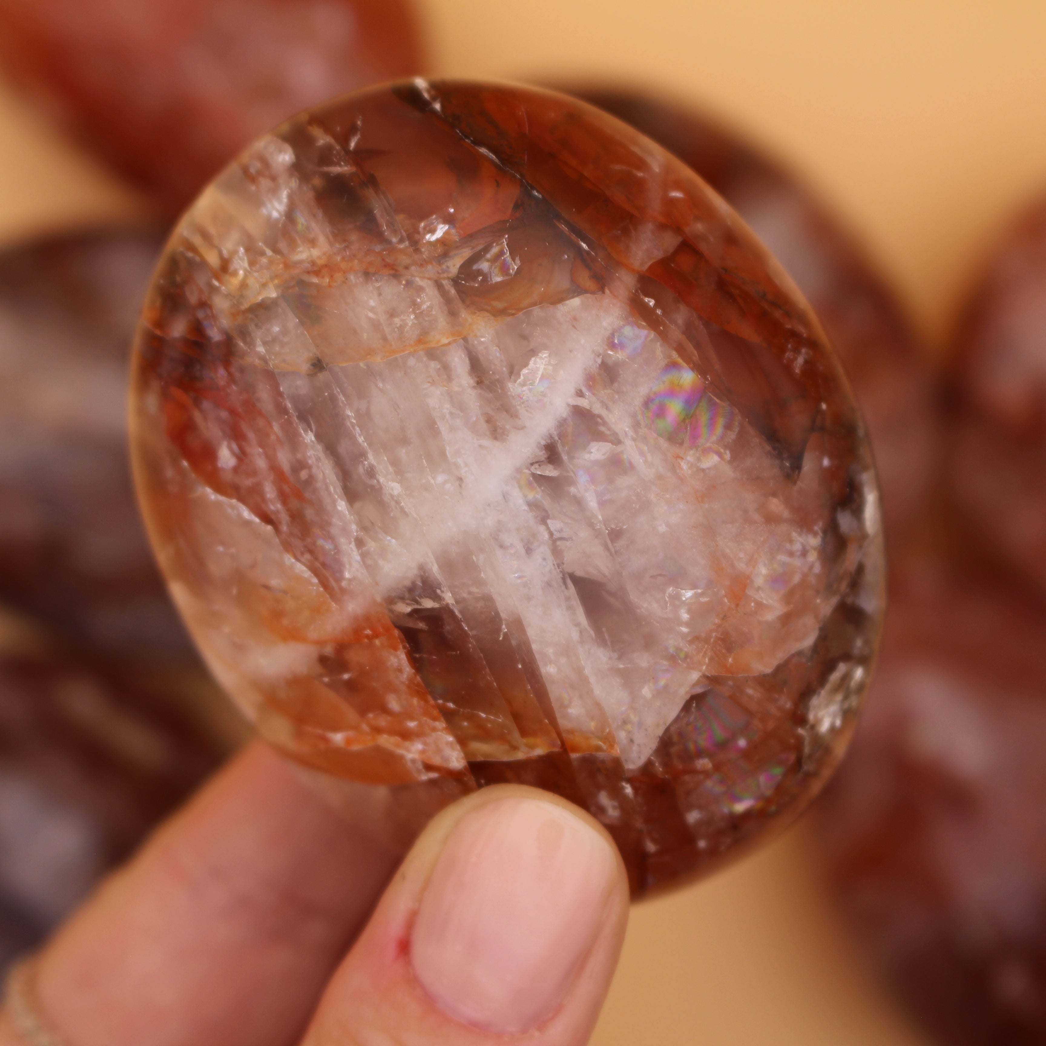 Fire Quartz Palmstein – Klarheit, Erdung & inneres Feuer