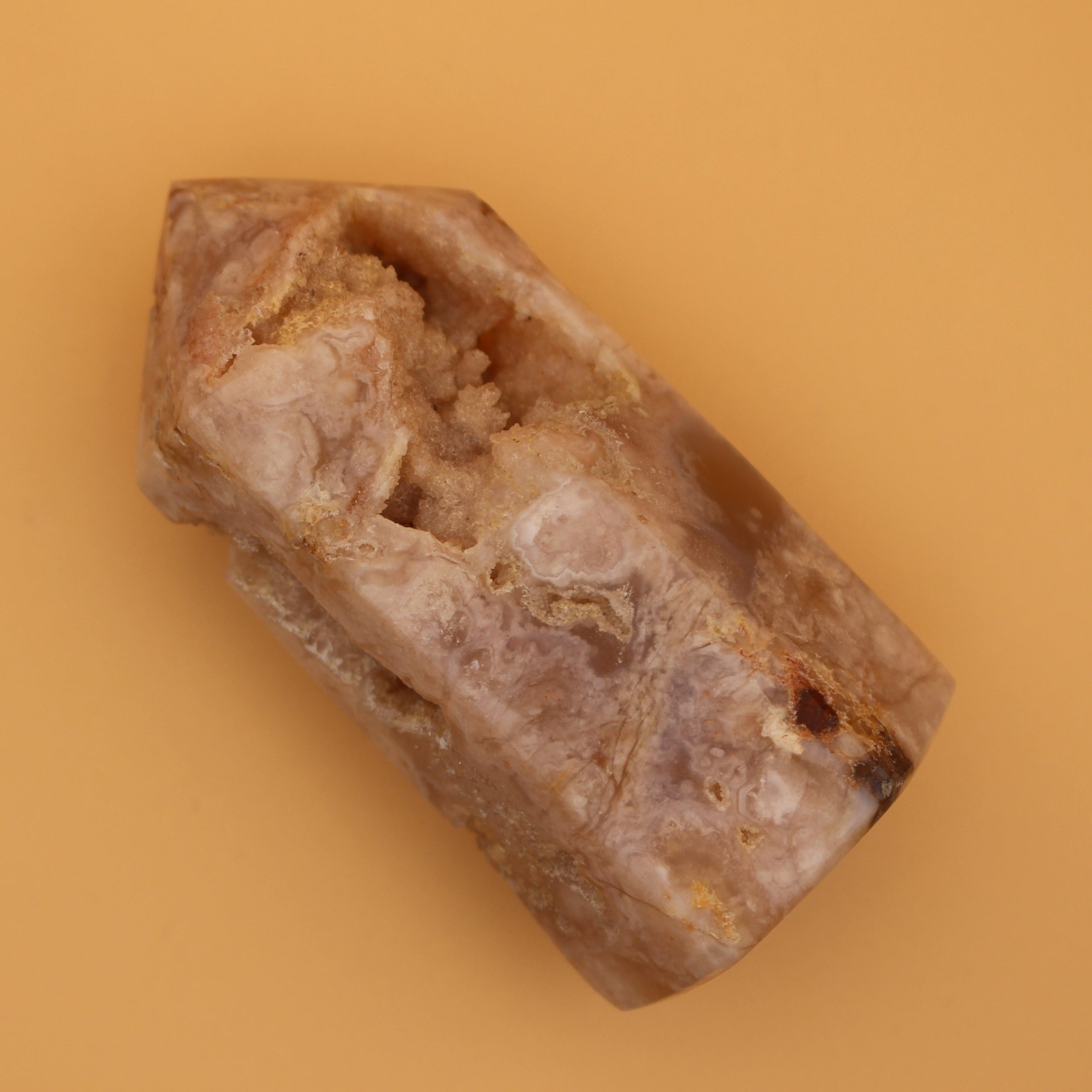 Flower Agate Turm – Sanfte Blütenenergie & emotionale Verankerung