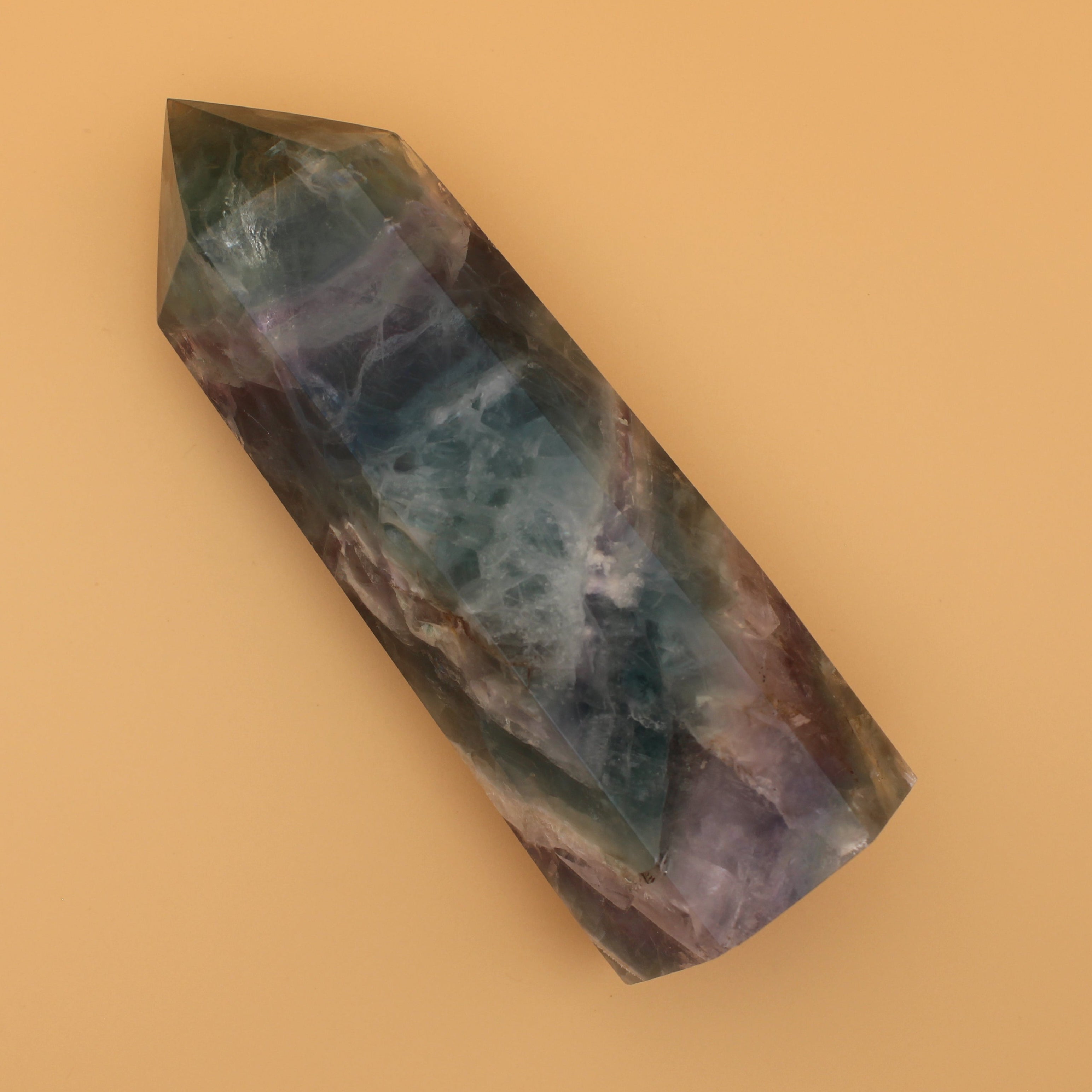 Fluorit Turm – Natürliche Schönheit & energetische Klarheit