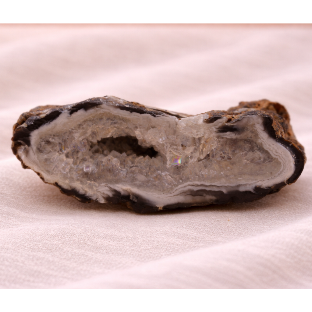 Glücksgeode natur klein – Natürliche Schönheit & positive Energie