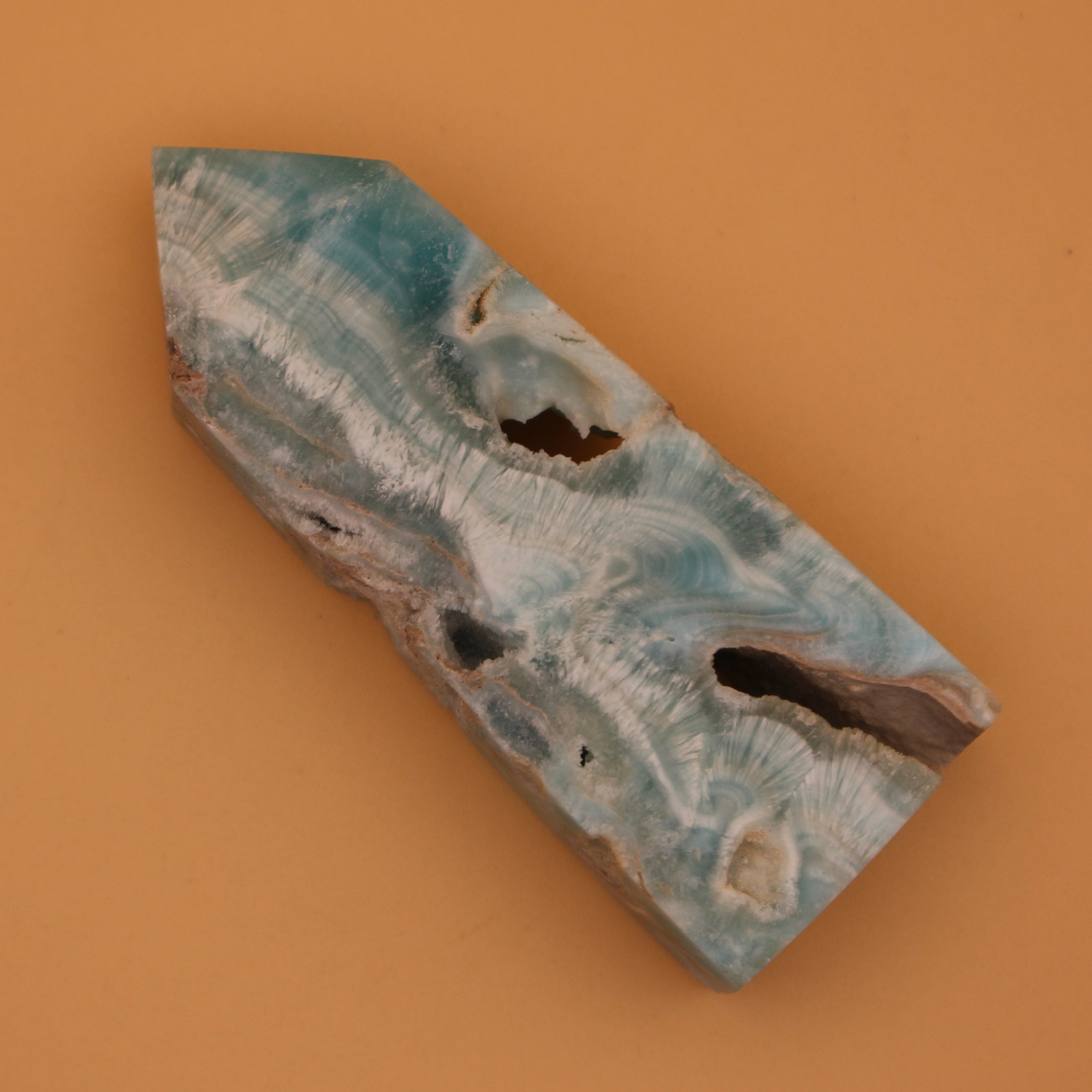 Hemimorphit Turm – Kristall für emotionale Heilung & spirituelle Klarheit