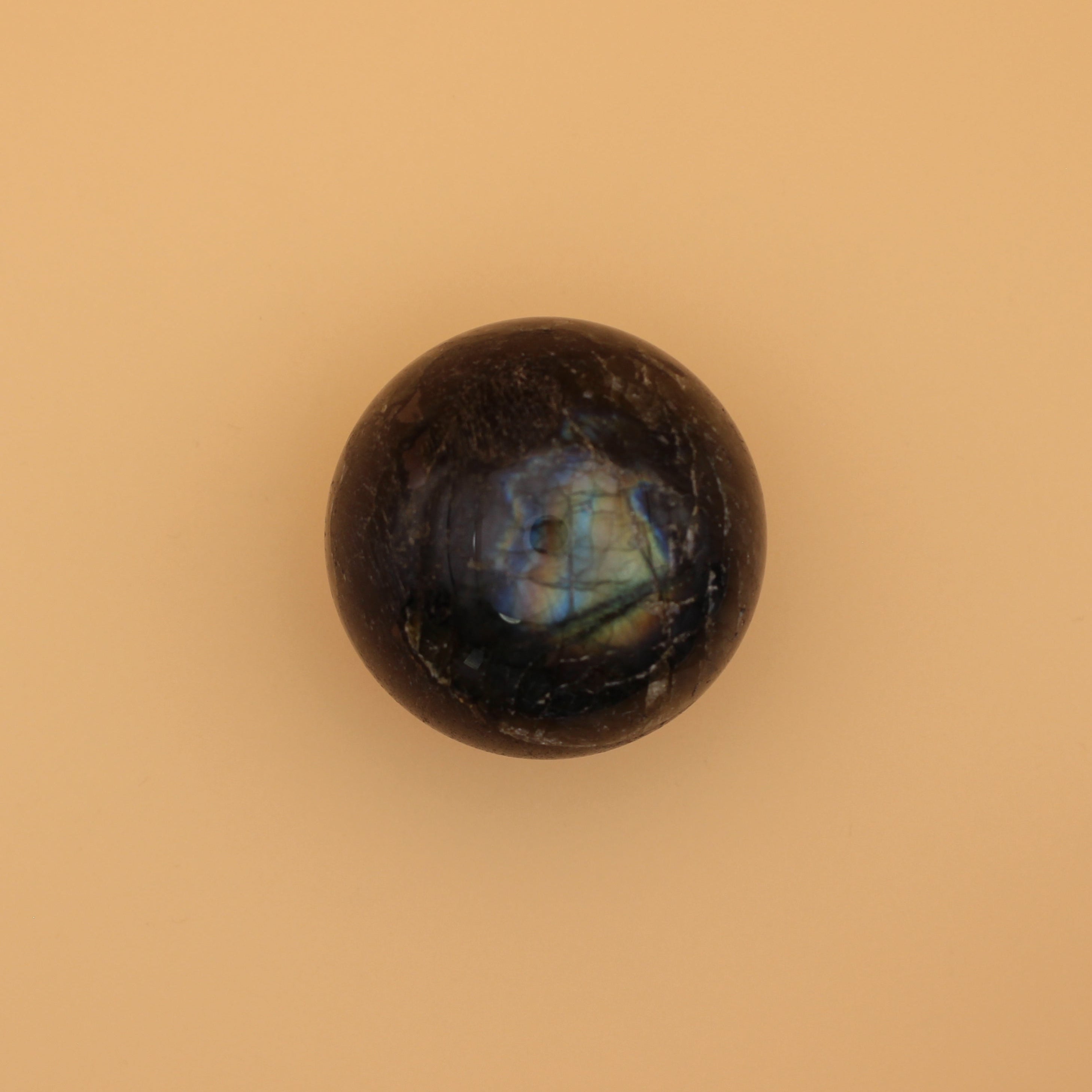 Labradorit-Kugel – Mystischer Schutzstein für Intuition & Transformation
