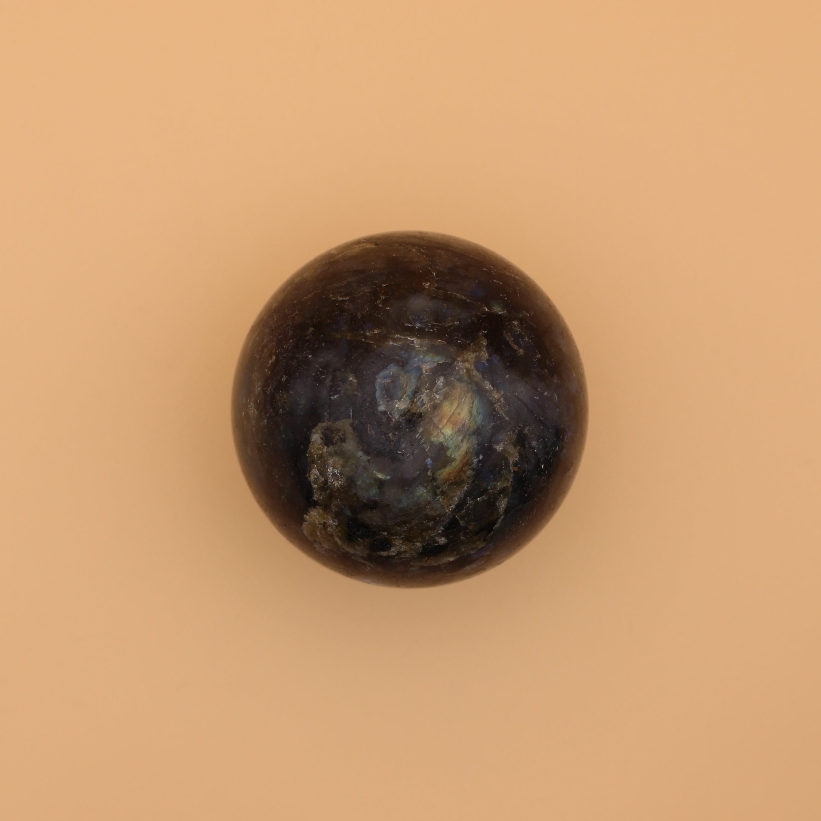 Labradorit-Kugel – Mystischer Schutzstein für Intuition & Transformation