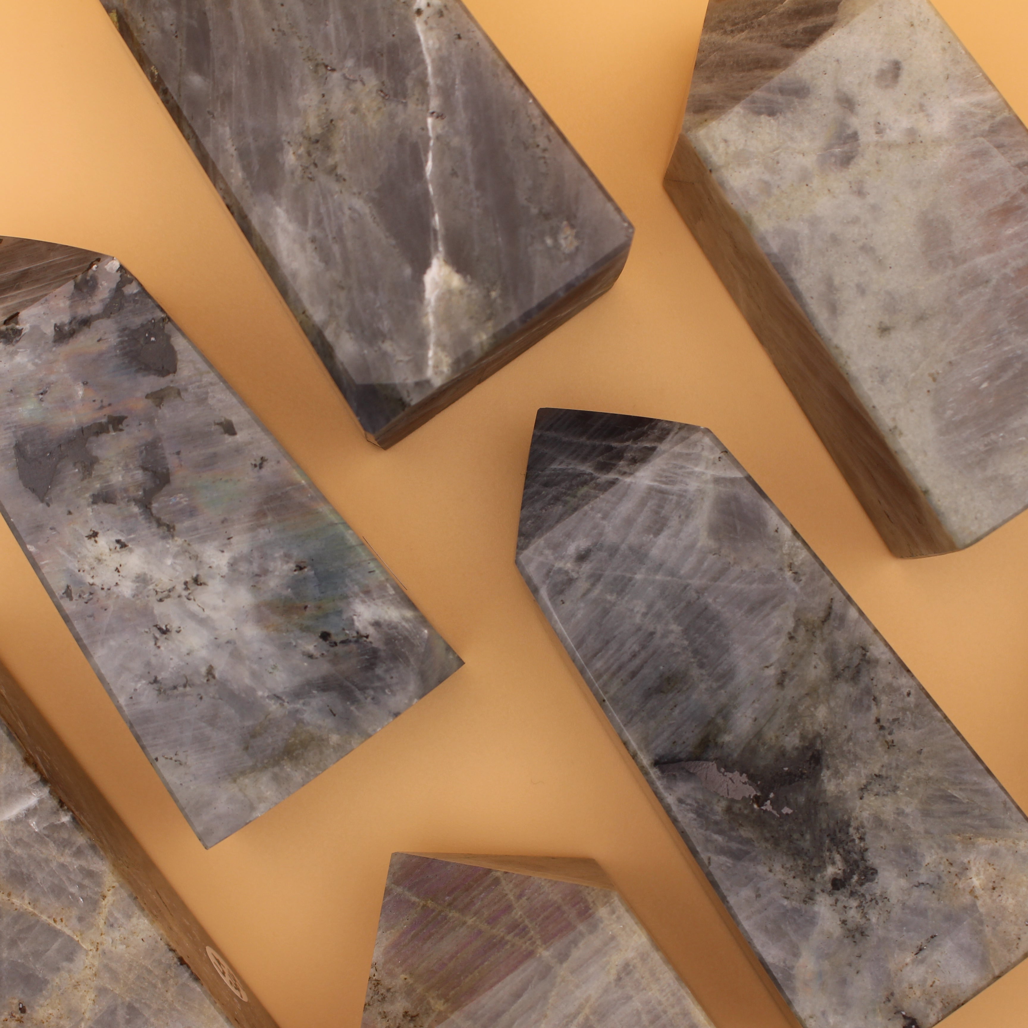 Labradorit Turm – Mystischer Lichtfänger für Intuition & Schutz