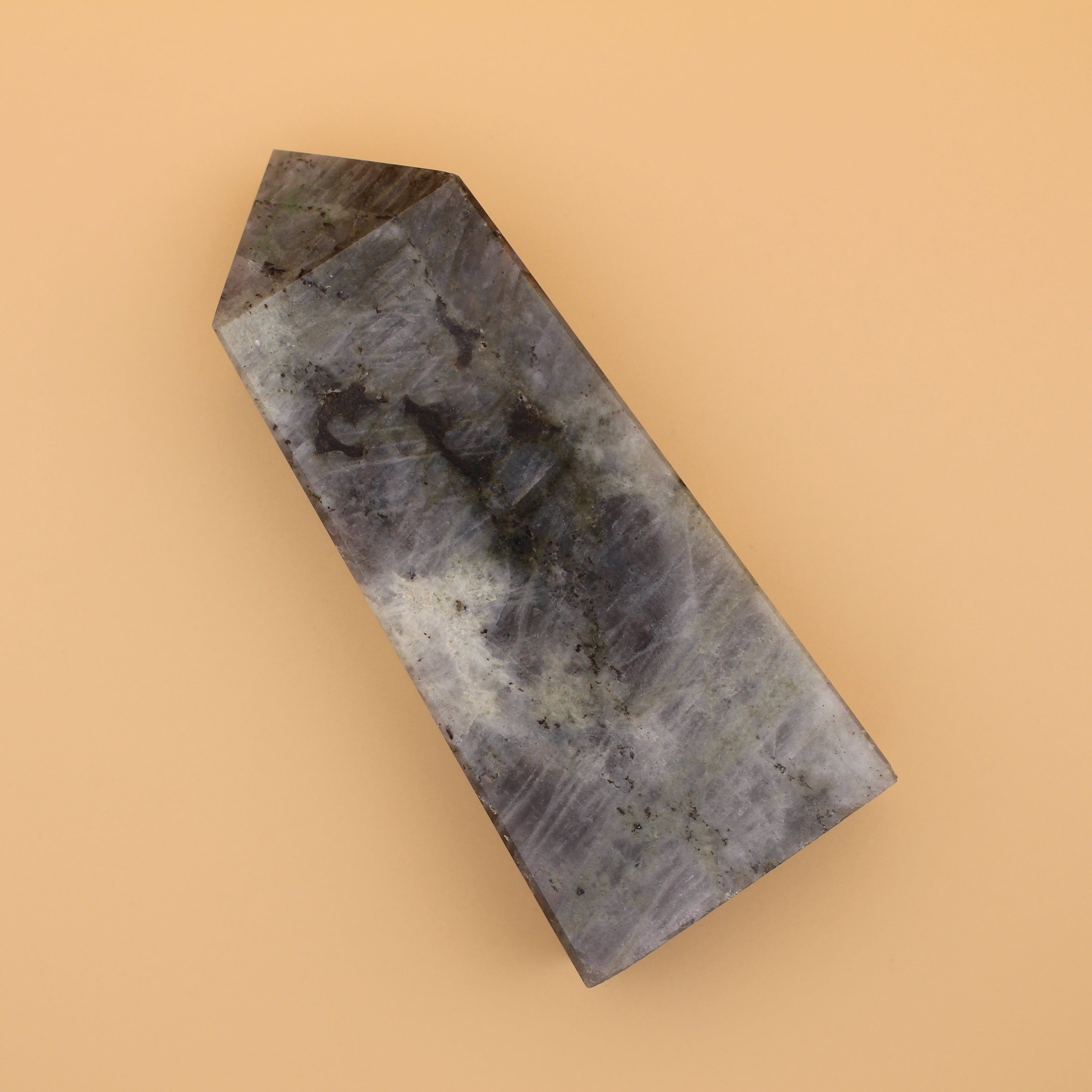 Labradorit Turm – Mystischer Lichtfänger für Intuition & Schutz