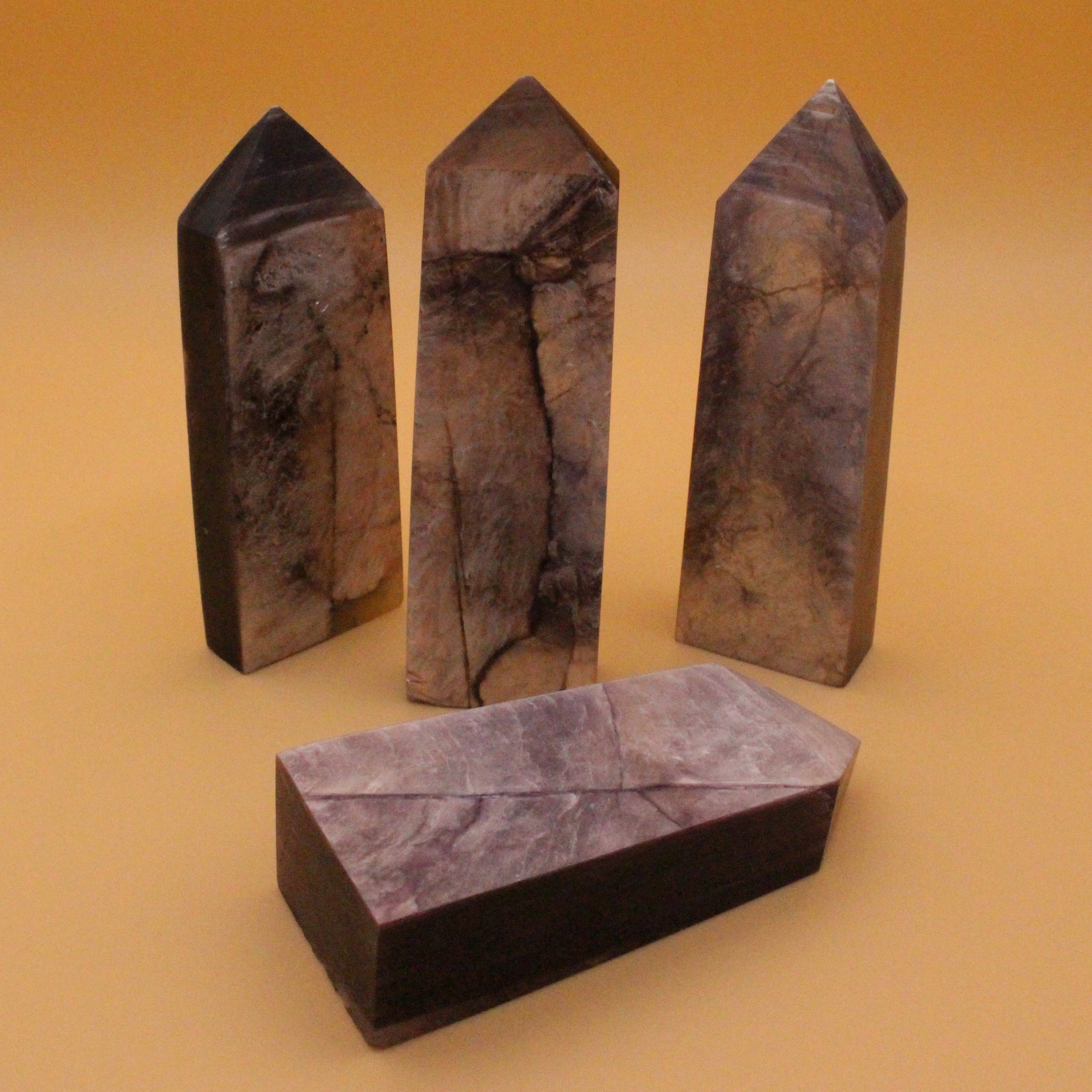 Lepidolite Turm – Sanfter Begleiter für emotionale Balance & geistige Ruhe