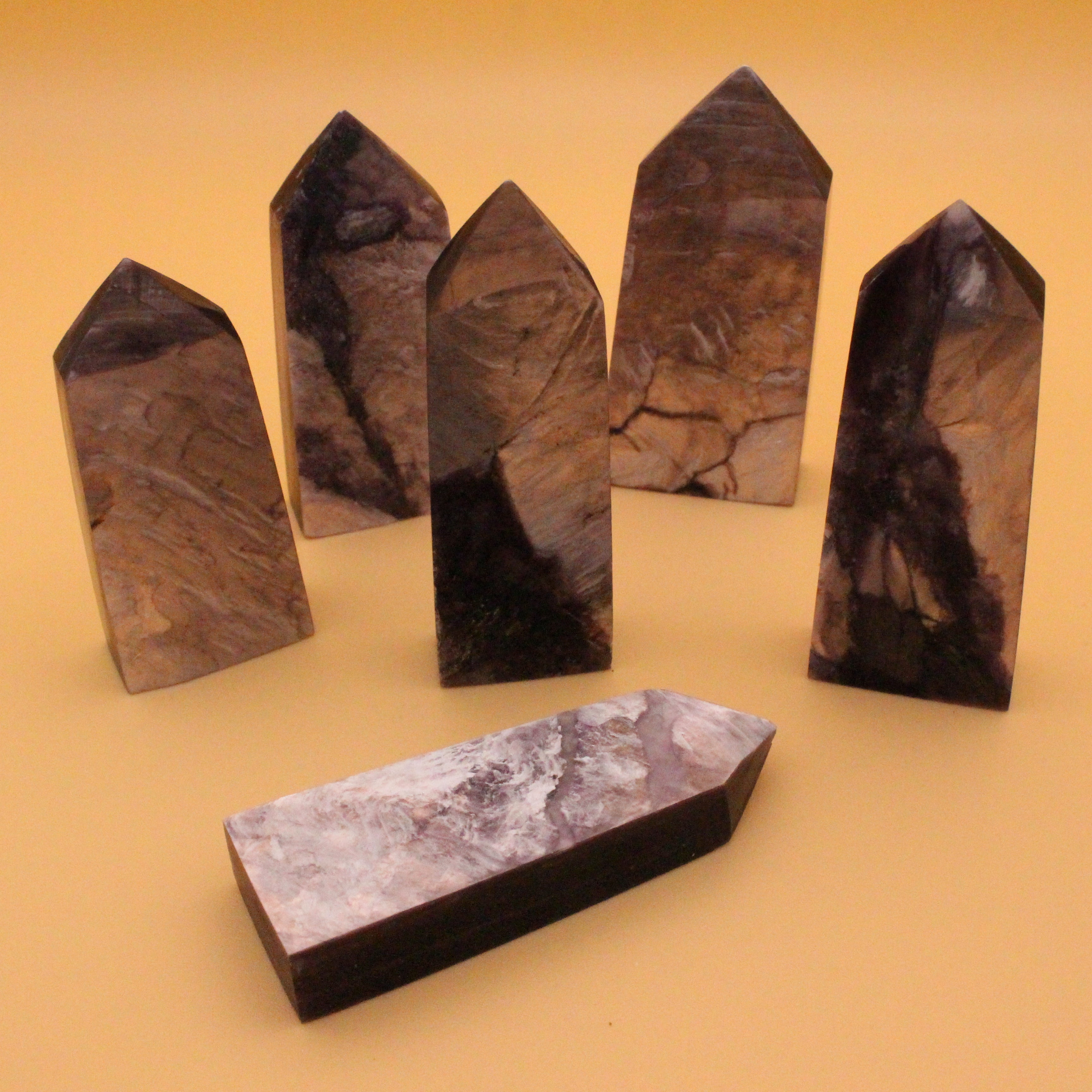 Lepidolite Turm – Sanfter Begleiter für emotionale Balance & geistige Ruhe