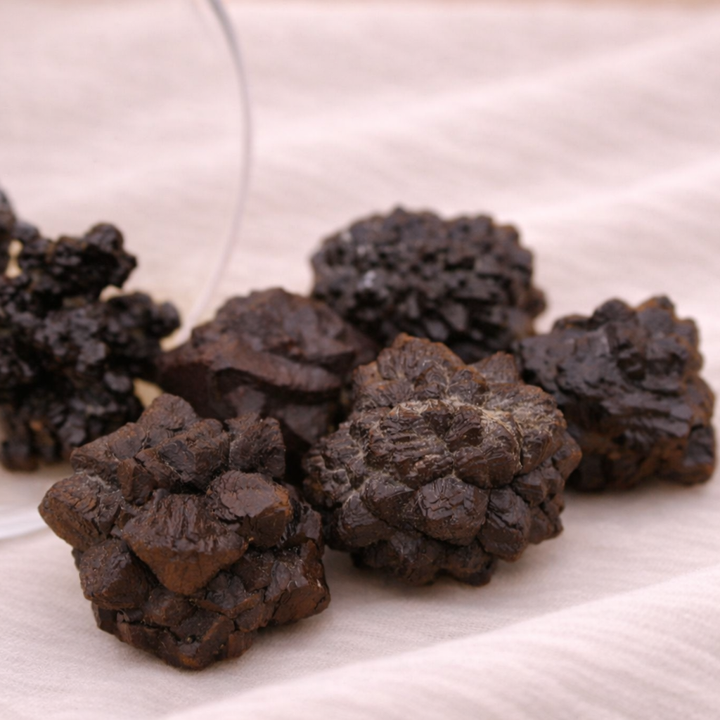 Limonit‑Pseudomorph nach Pyrit – Erdung & Transformation in würfelförmiger Natur