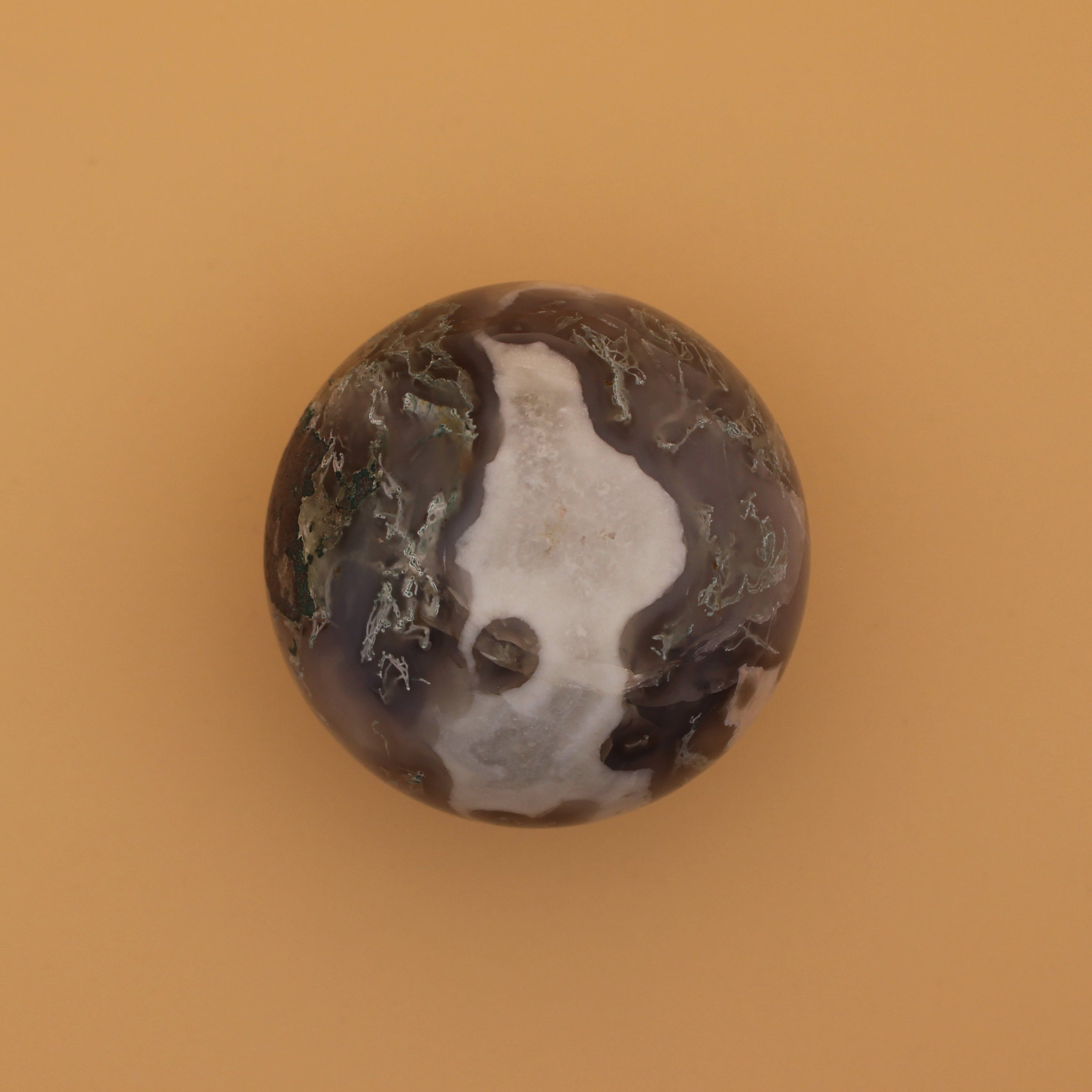 Mossachat Kugel – Naturstein für Erdung & Herzenergie