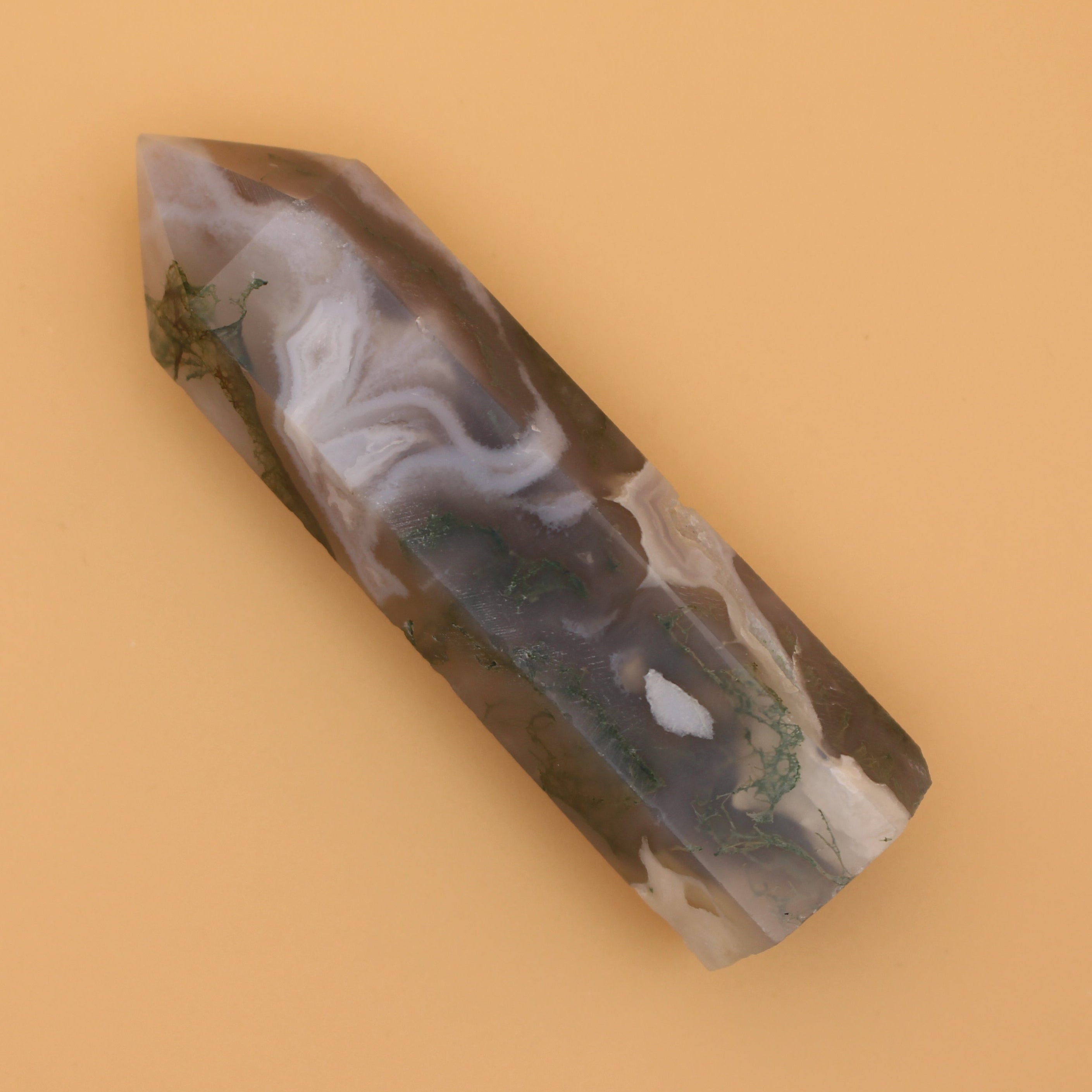 Mossachat Turm – Naturstein für Erdung & Herzenergie