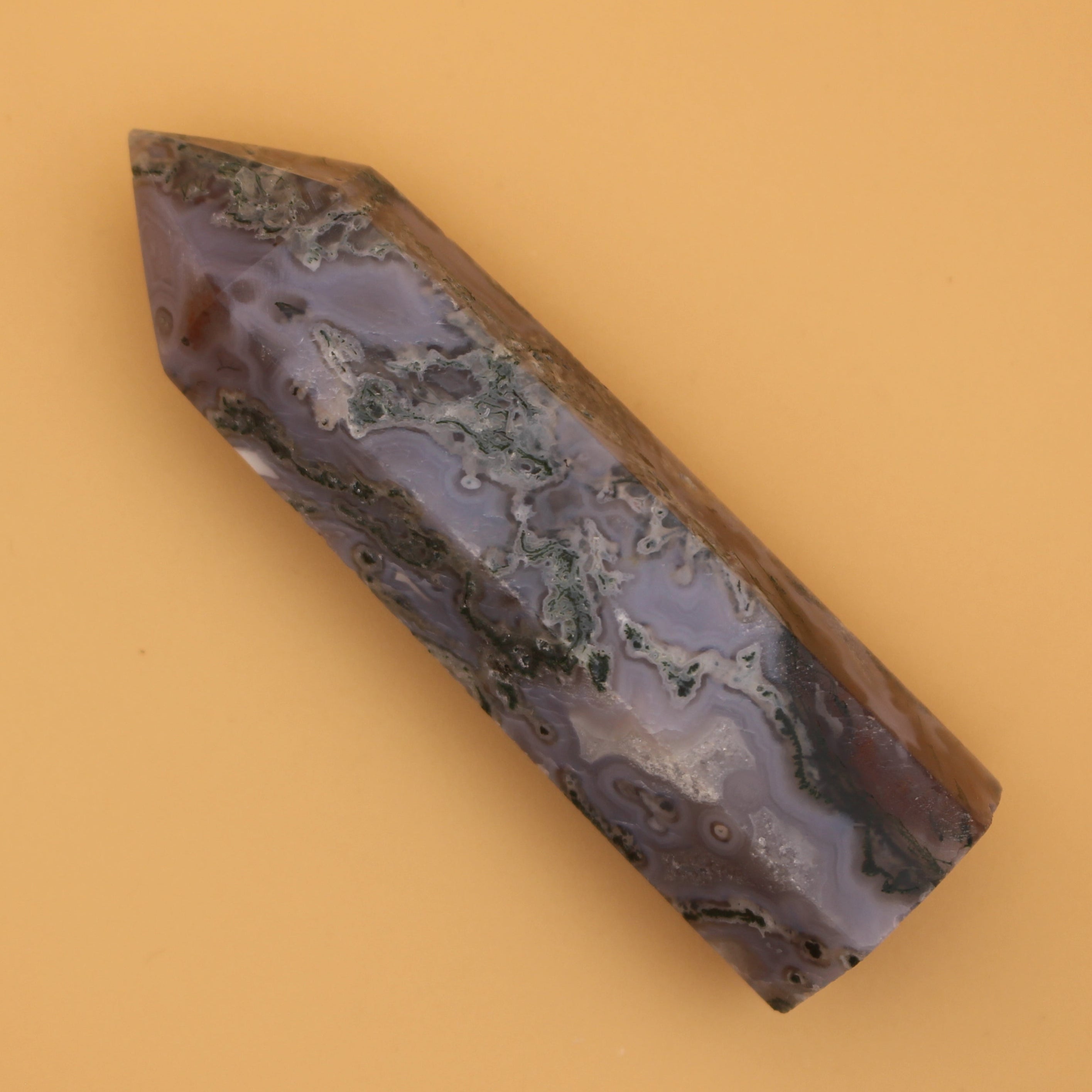 Mossachat Turm – Naturstein für Erdung & Herzenergie