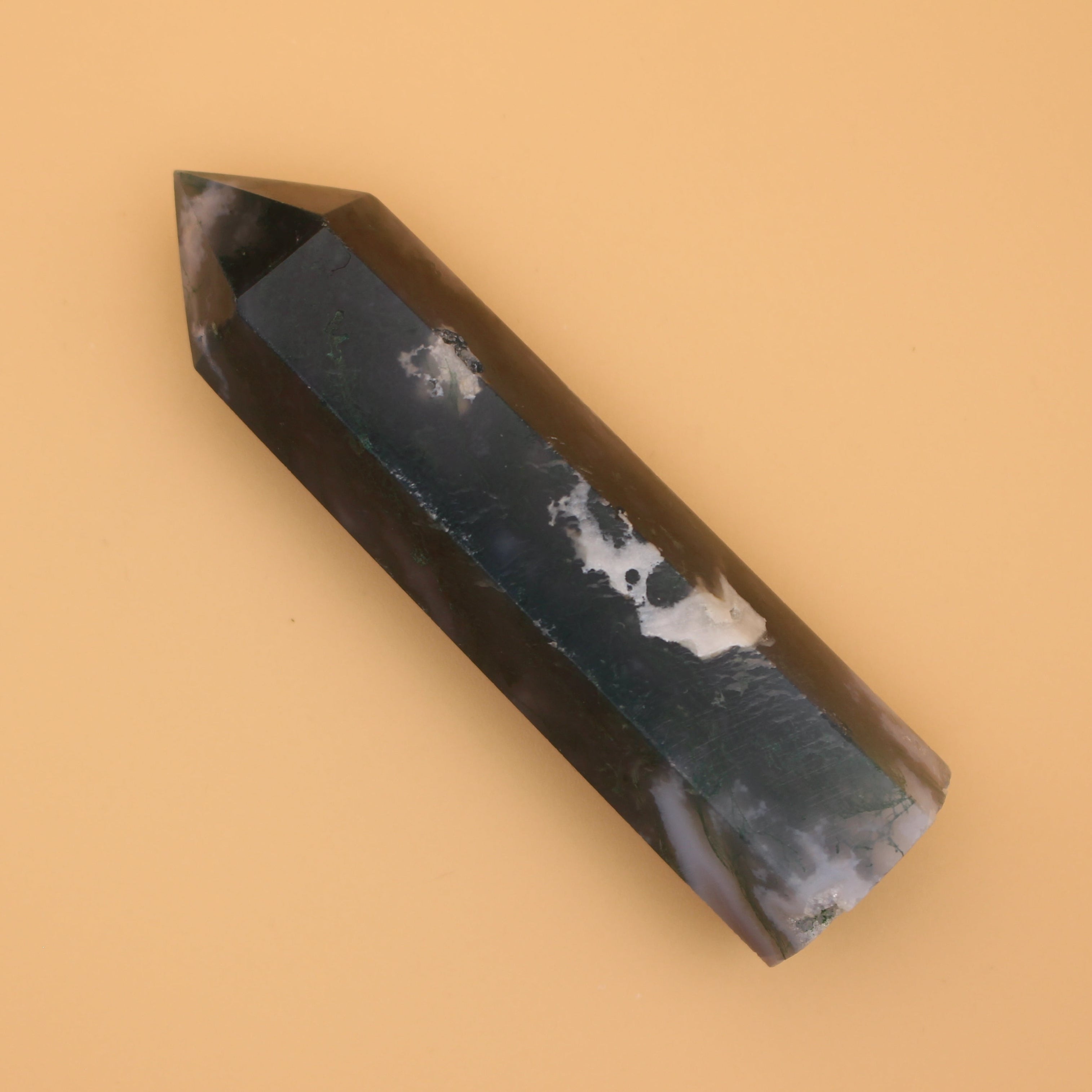 Mossachat Turm – Naturstein für Erdung & Herzenergie