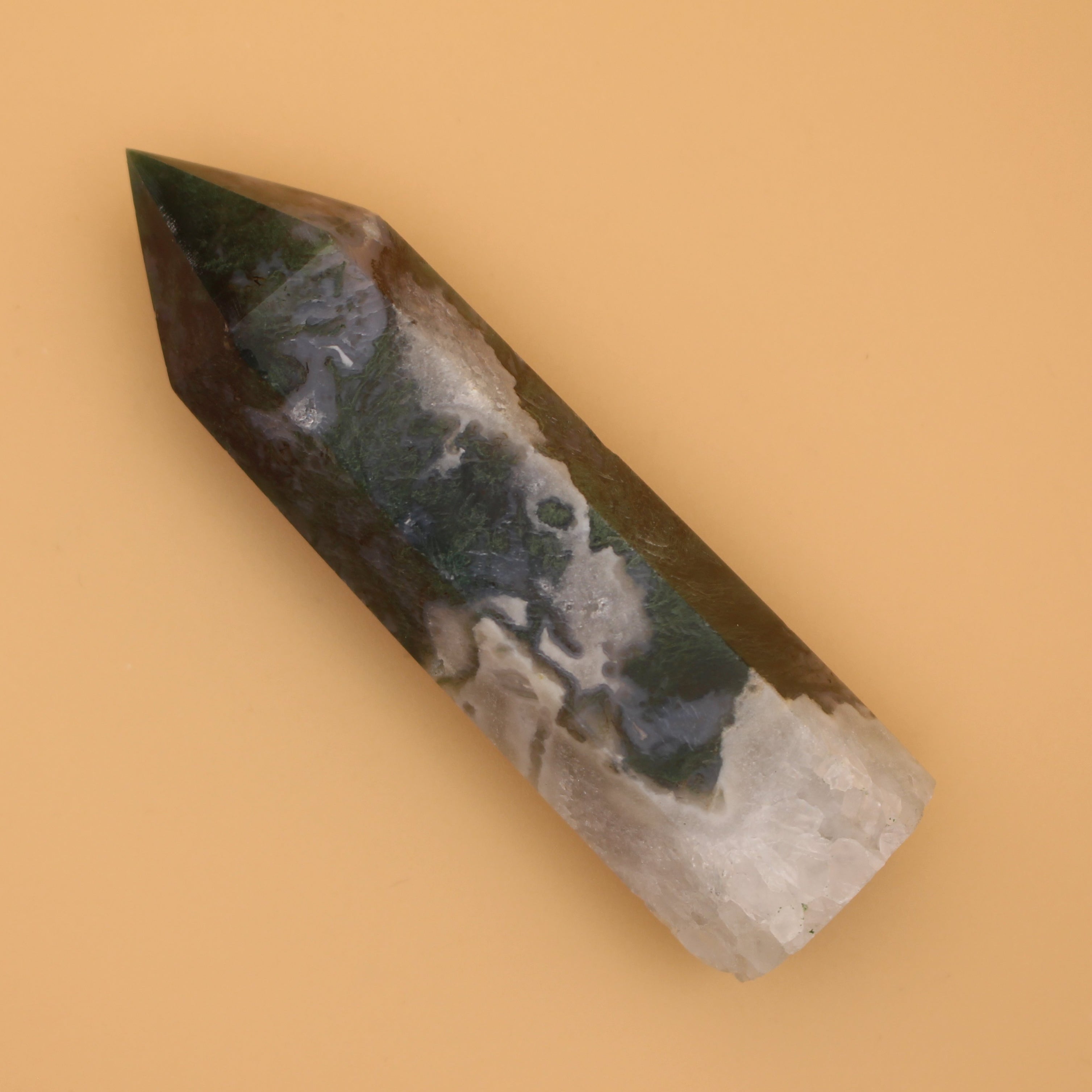 Mossachat Turm – Naturstein für Erdung & Herzenergie