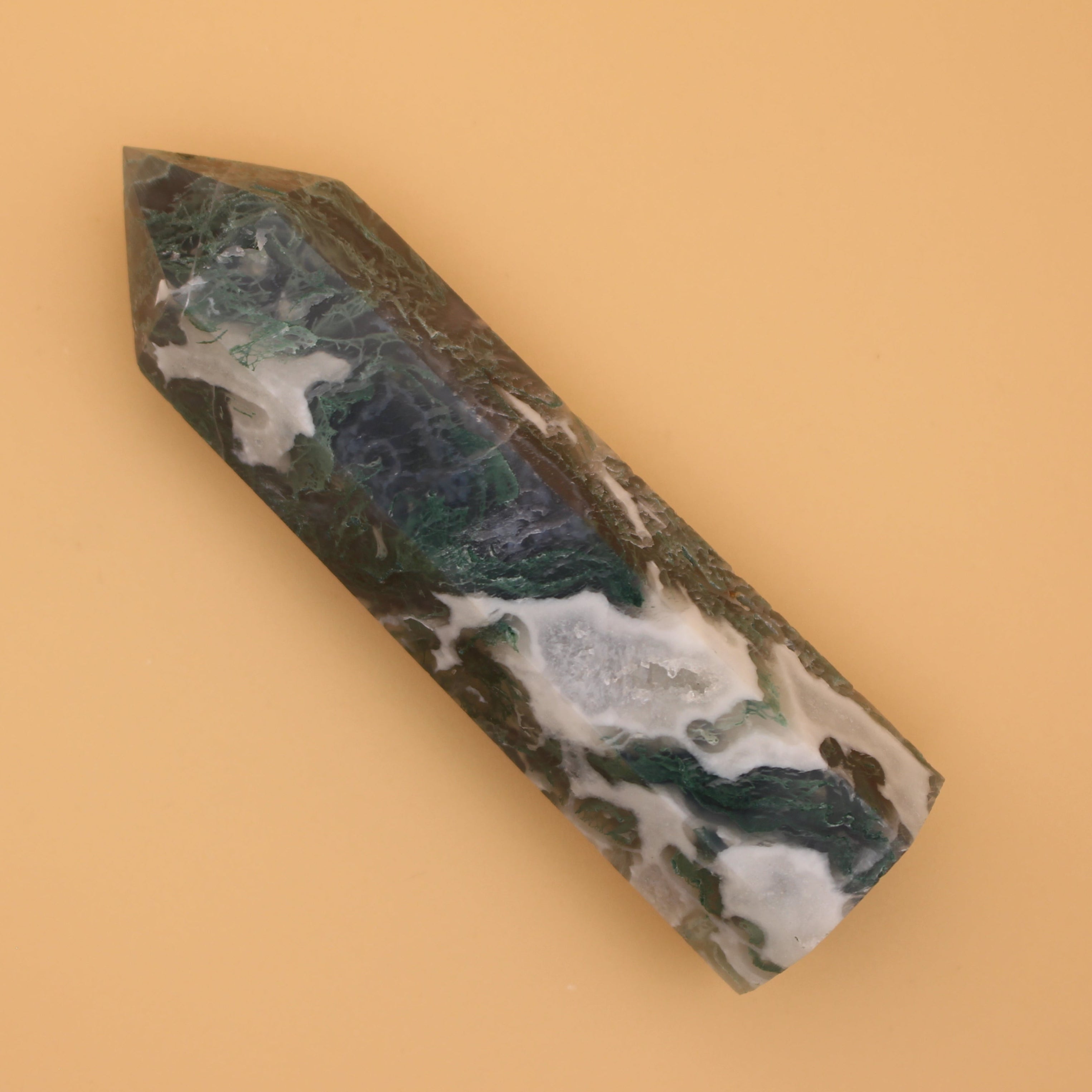 Mossachat Turm – Naturstein für Erdung & Herzenergie