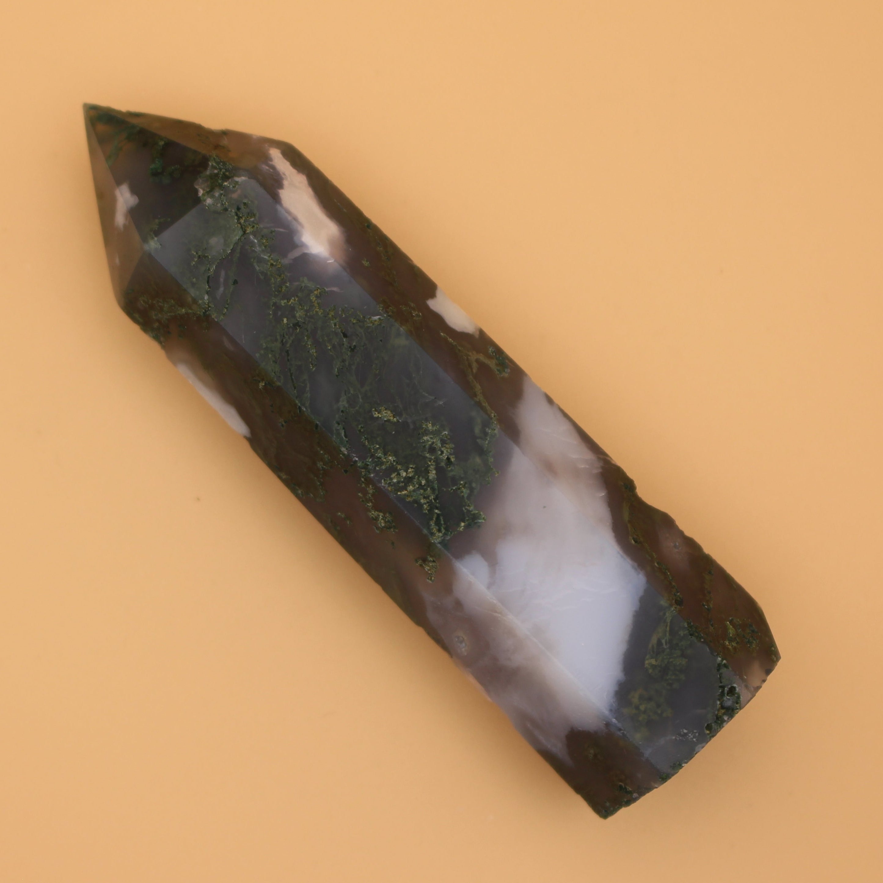 Mossachat Turm – Naturstein für Erdung & Herzenergie