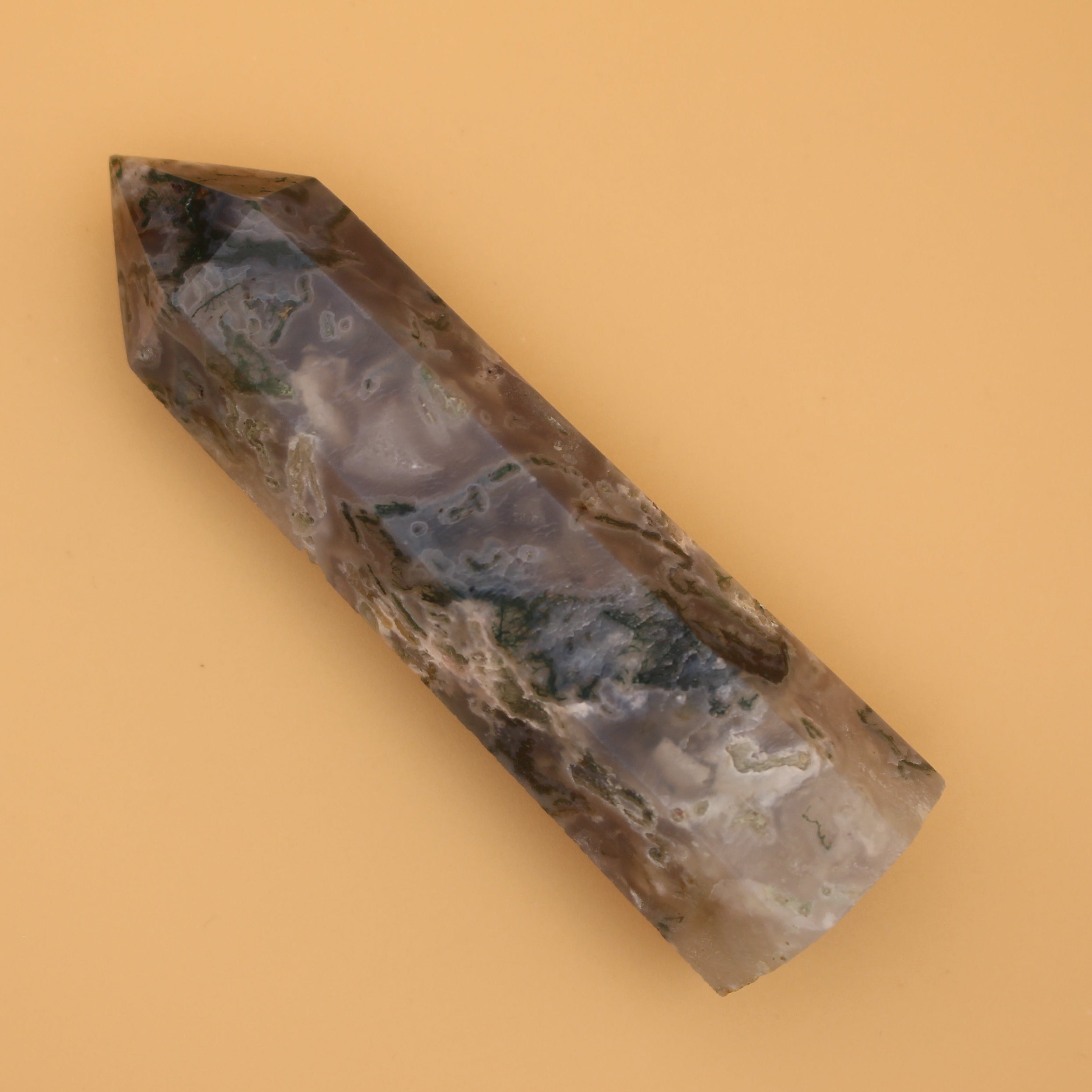 Mossachat Turm – Naturstein für Erdung & Herzenergie