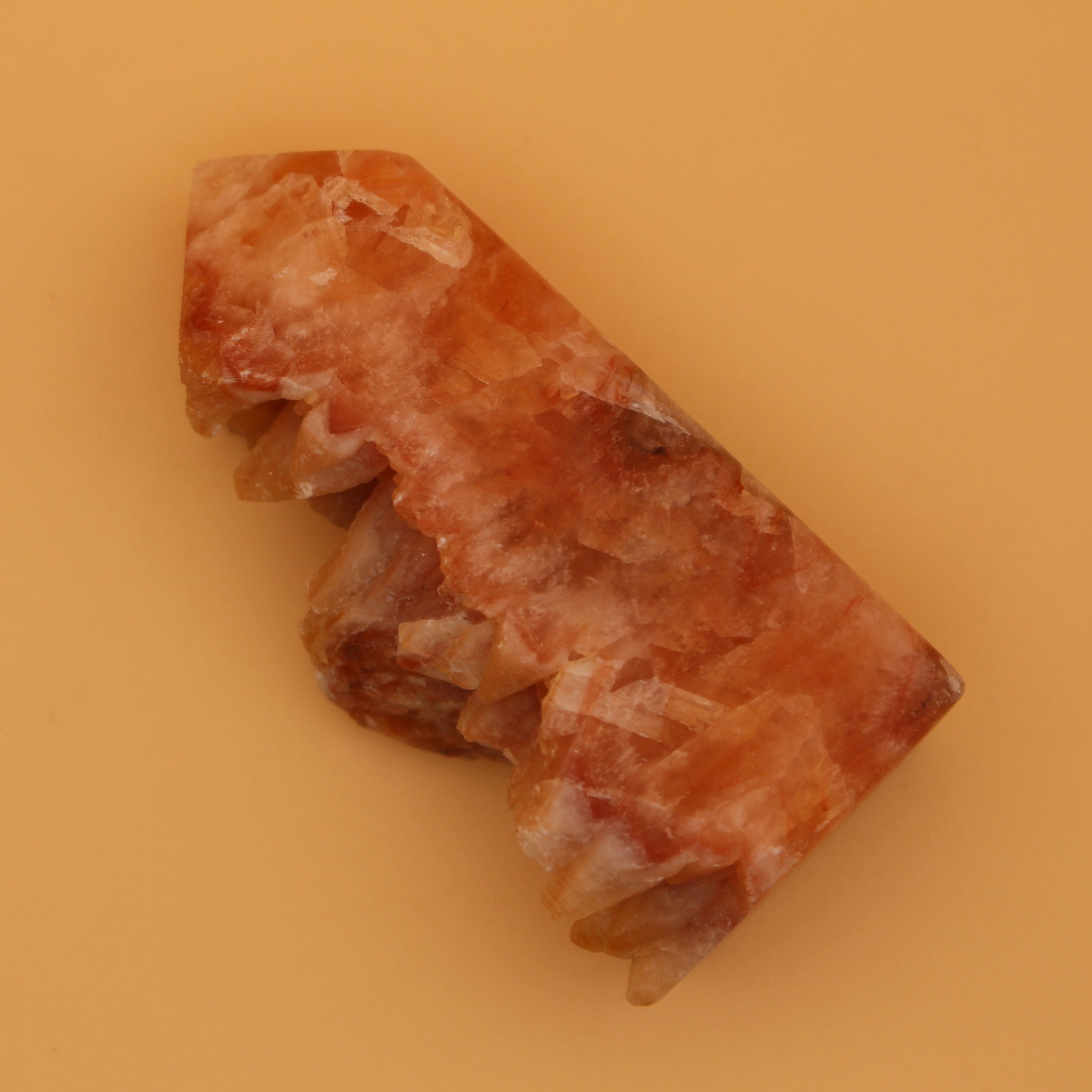 Orange Calcit Turm – Energiestein für Kreativität & Lebensfreude