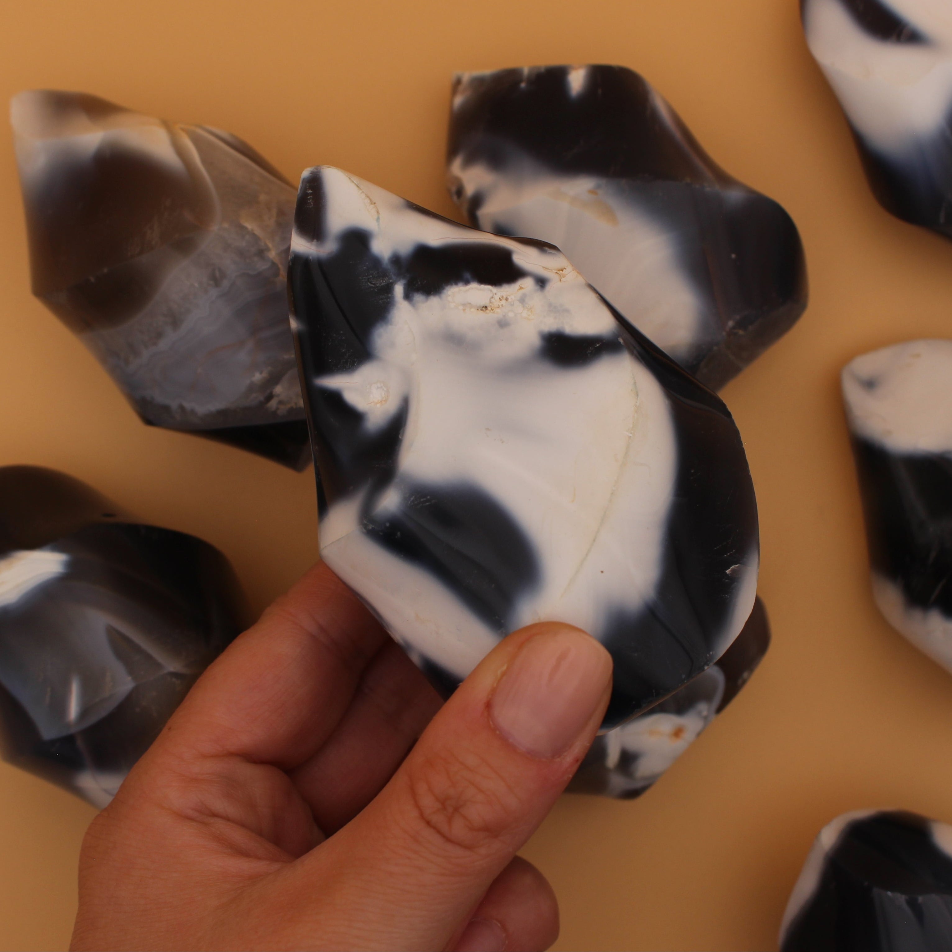 Orca Agate Flame – kraftvoll geformte Flamme für Klarheit & Erdung