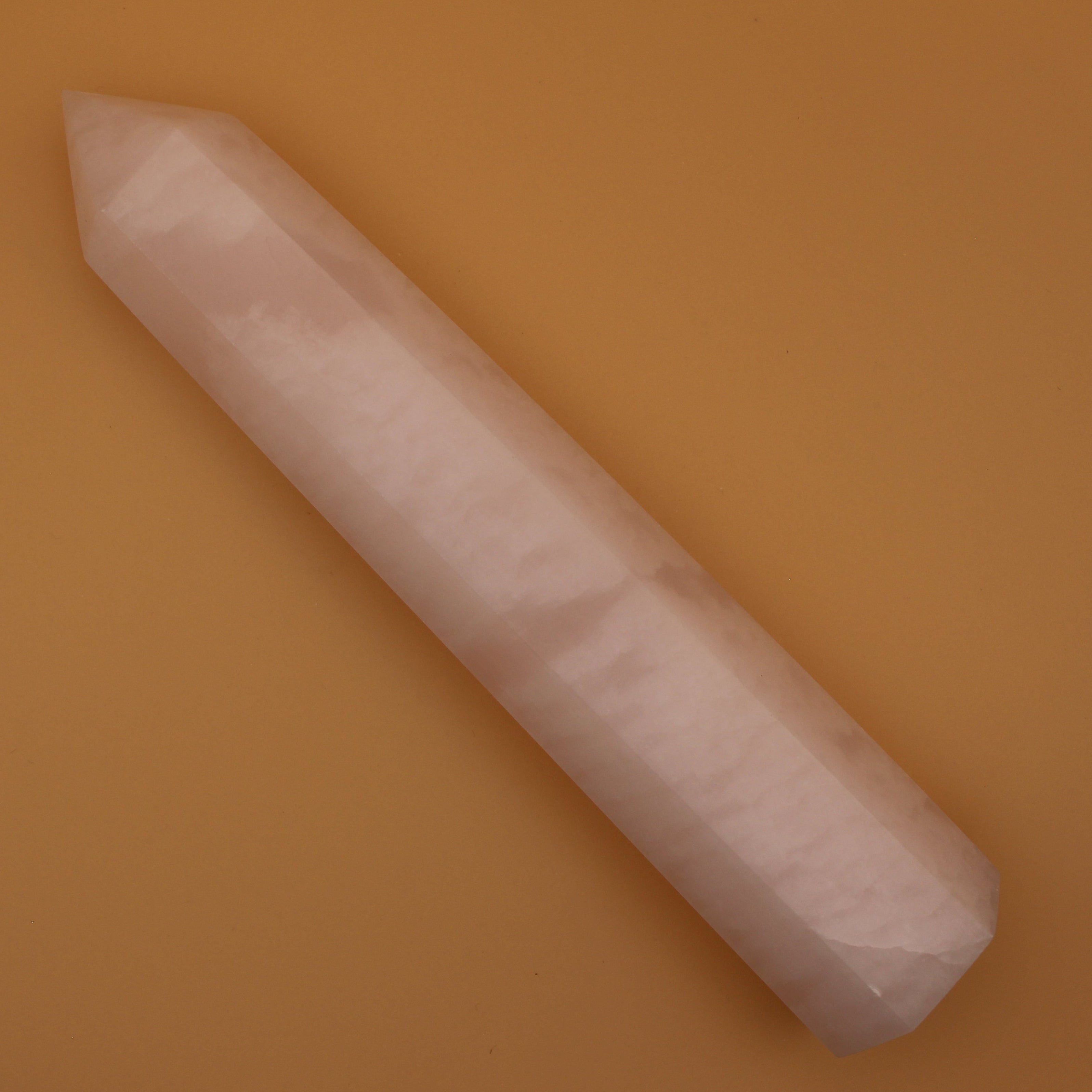 Pink Mangano‑Calcite Turm – Sanfte Herzenergie & rosa Licht