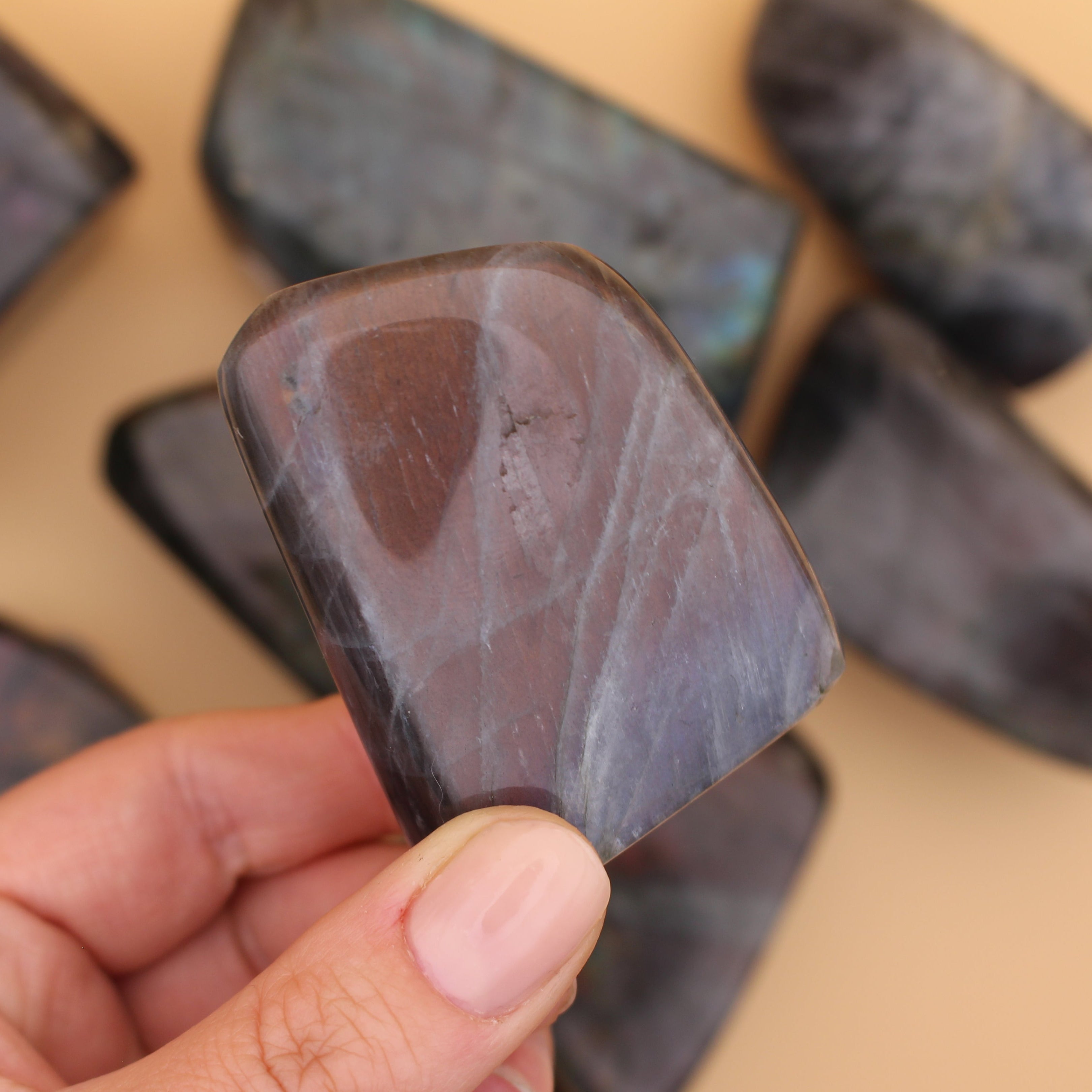 Purple Flash Labradorit Freeform – Seltene Farbspiele & spirituelle Transformation