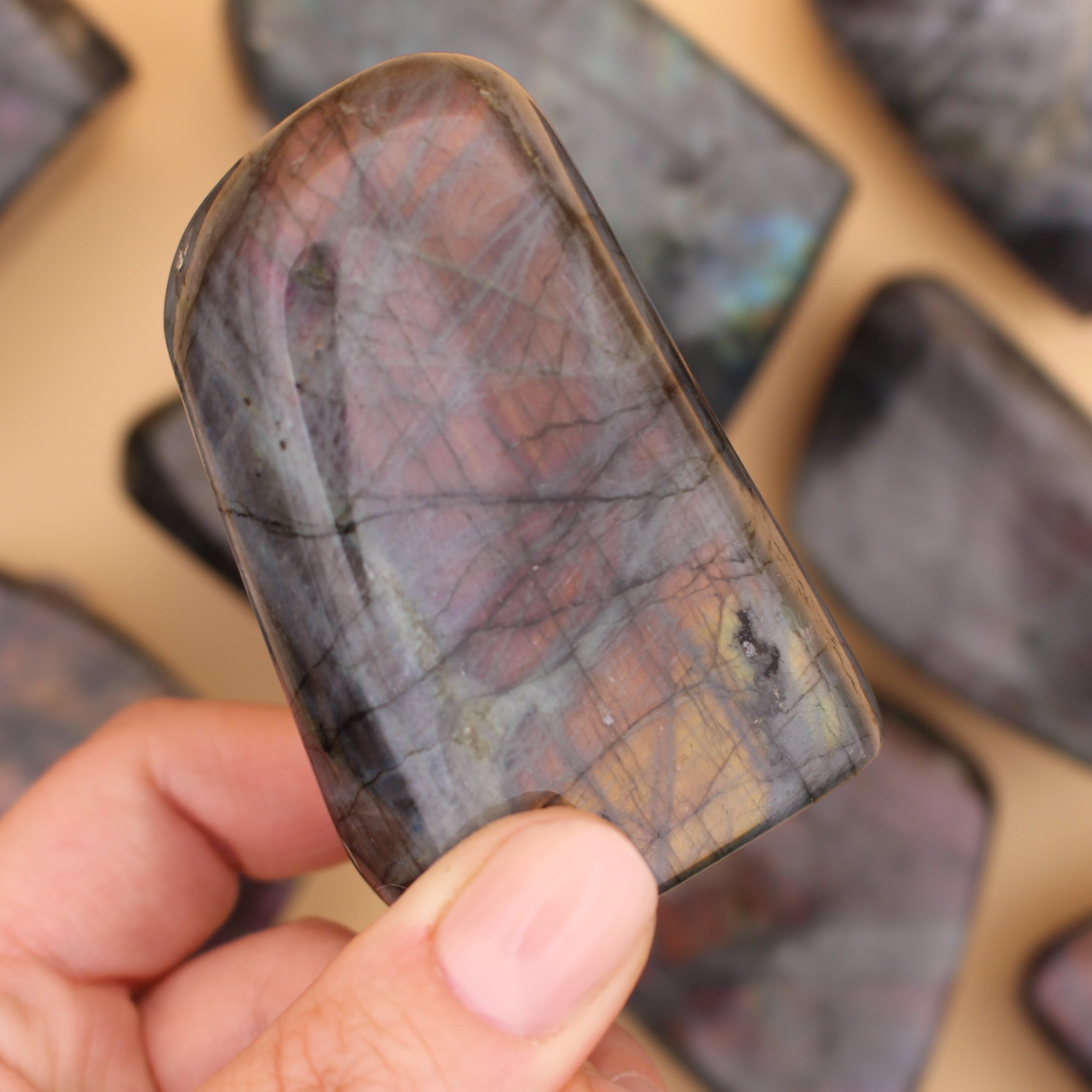 Purple Flash Labradorit Freeform – Seltene Farbspiele & spirituelle Transformation