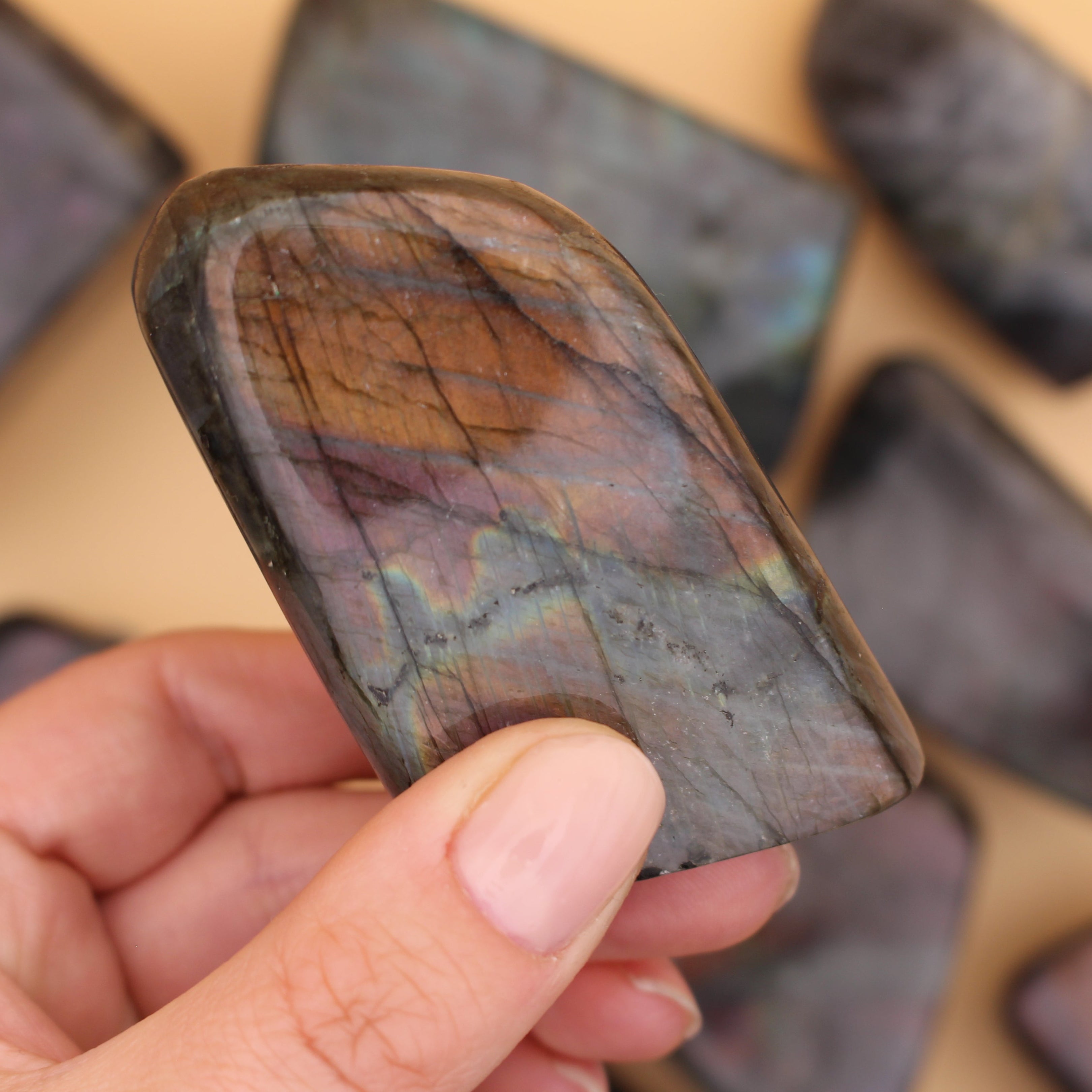 Purple Flash Labradorit Freeform – Seltene Farbspiele & spirituelle Transformation