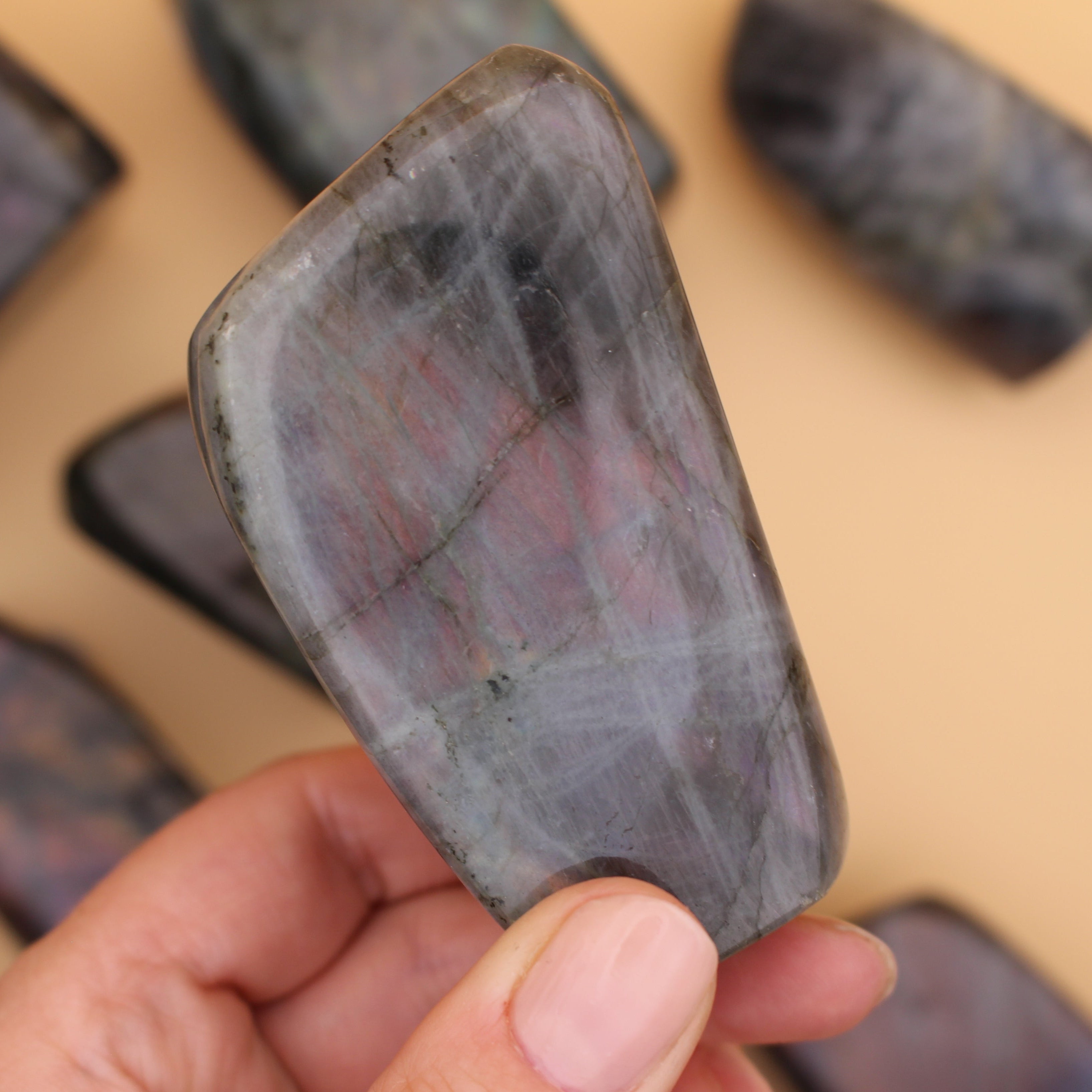 Purple Flash Labradorit Freeform – Seltene Farbspiele & spirituelle Transformation