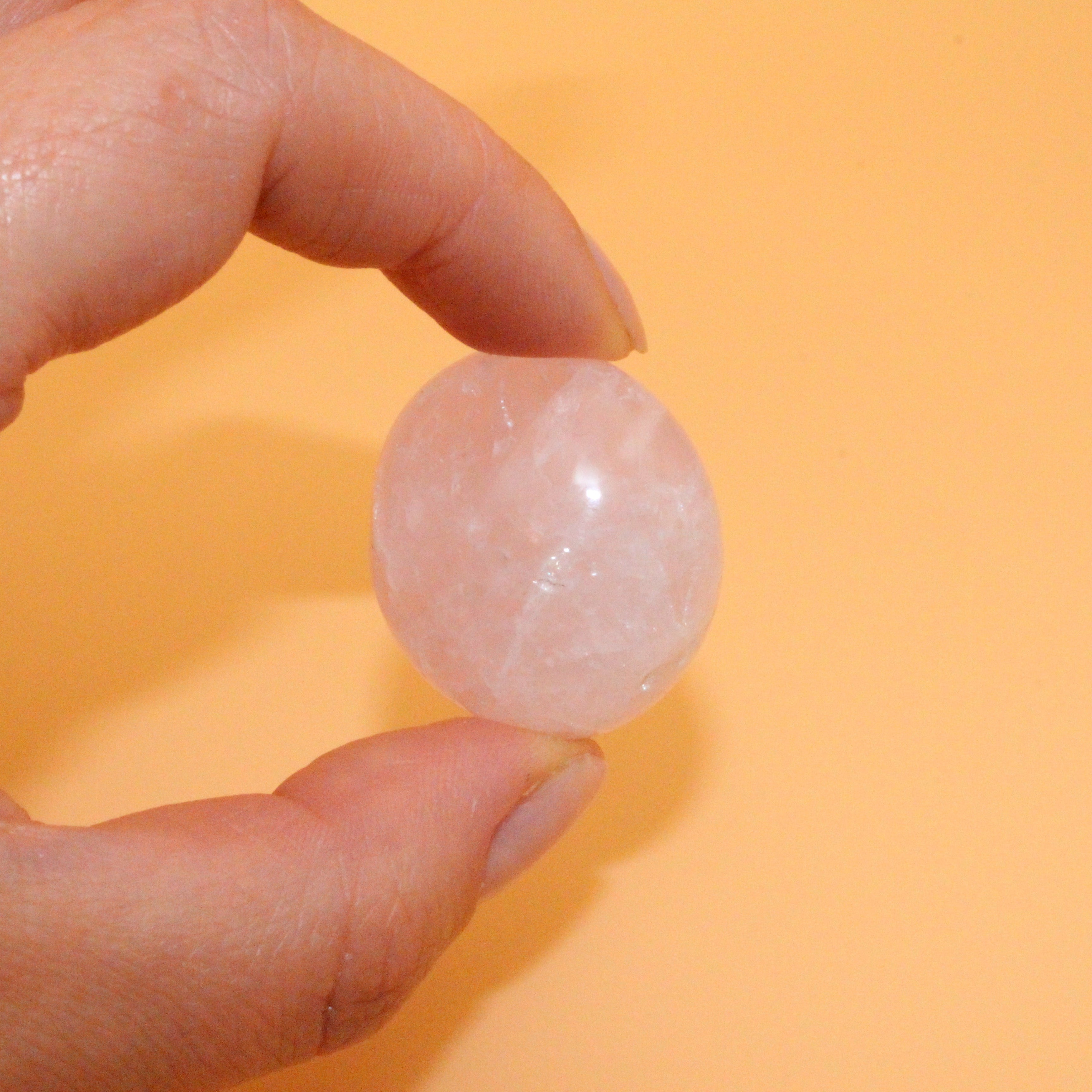 Rosenquarz Trommelstein – Die sanfte Unterstützung für Herzöffnung & Selbstliebe