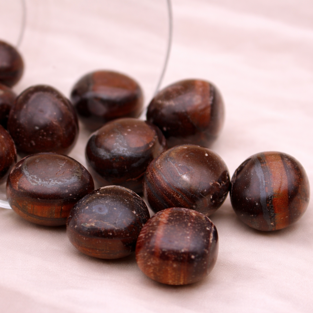 Rotes Tigerauge – Trommelstein für Fokus, Motivation & innere Stärke